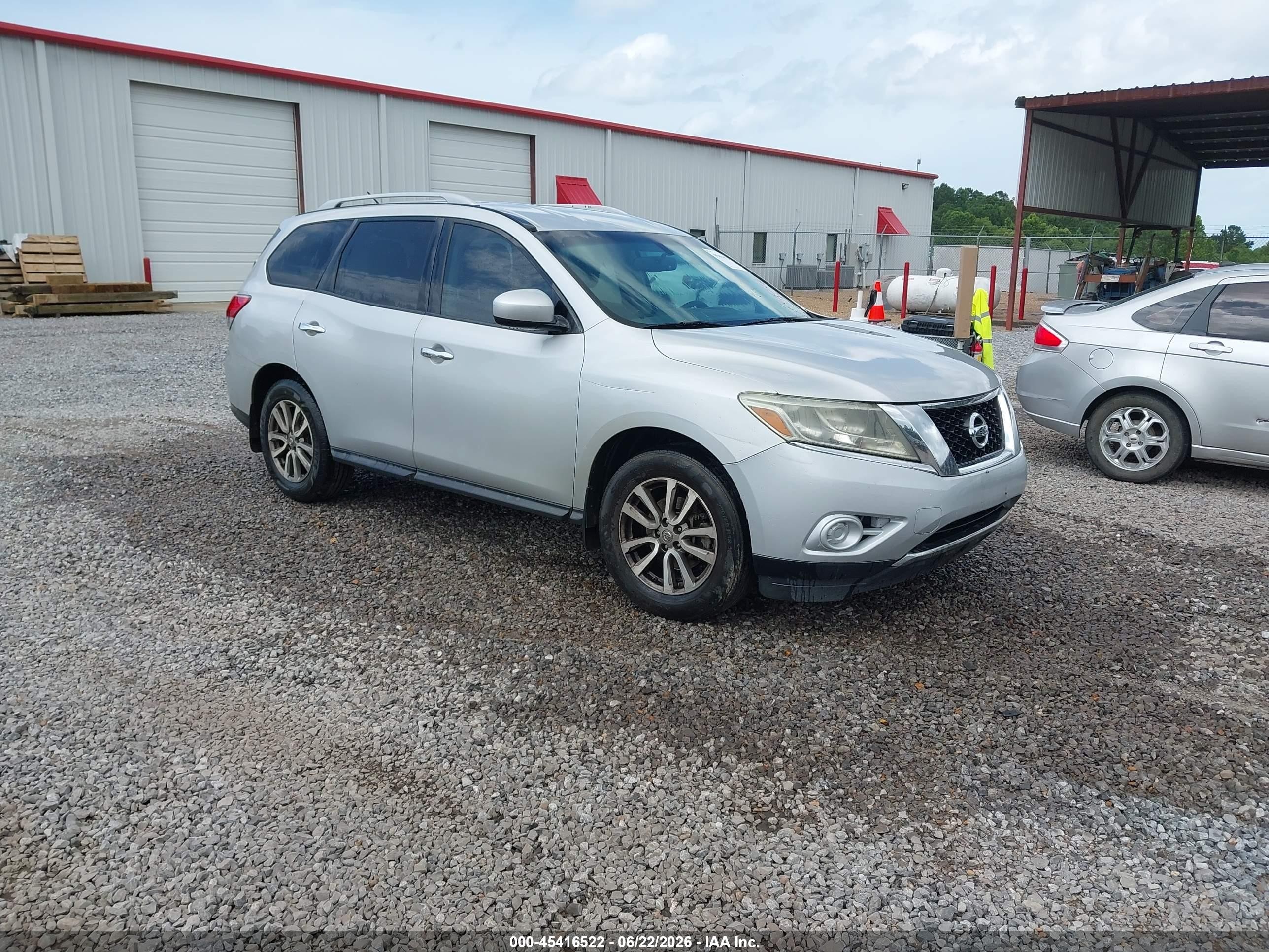 2015 Nissan Pathfinder S Silver vin: 5N1AR2MN1FC647957