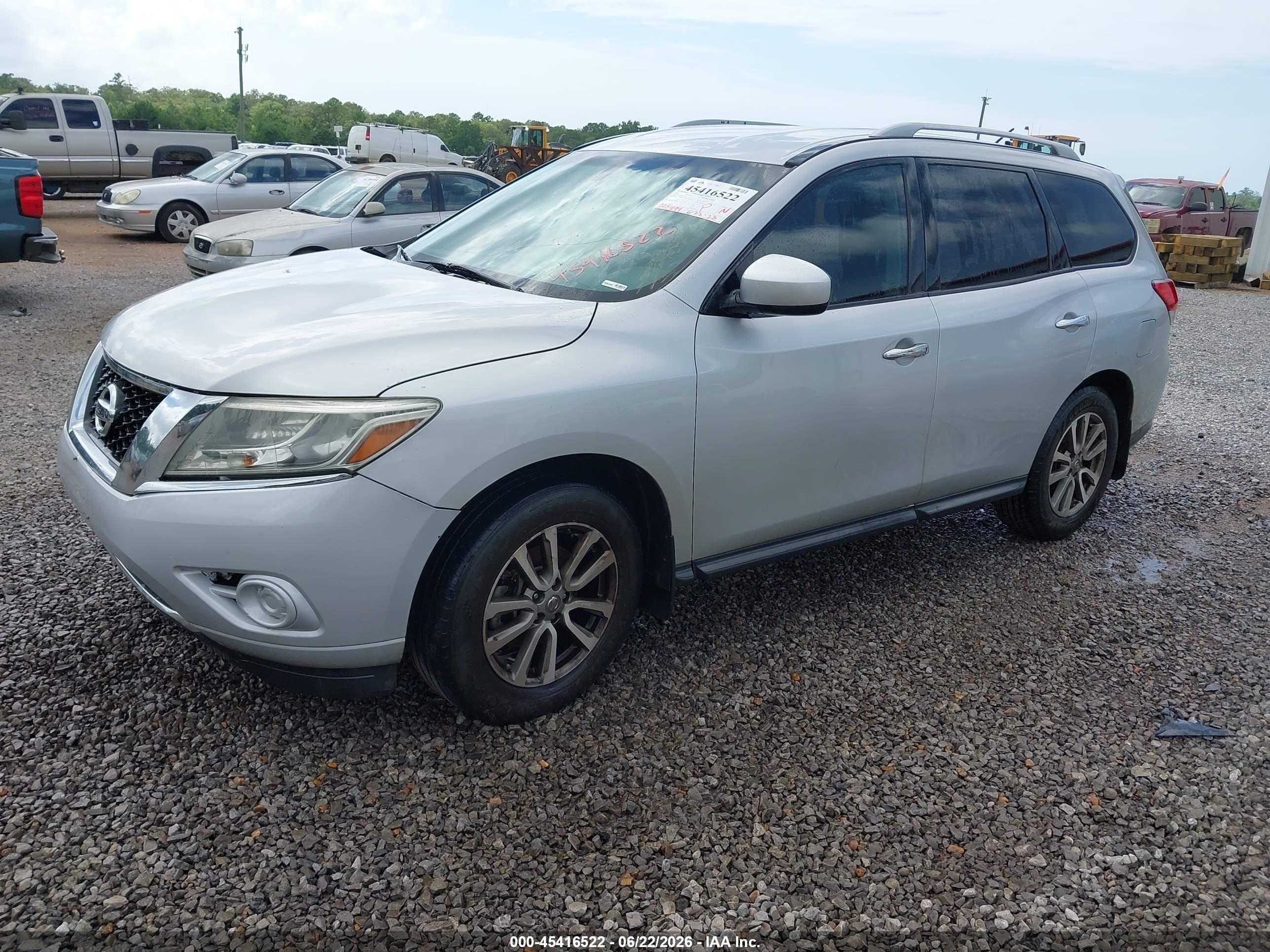 2015 Nissan Pathfinder S Silver vin: 5N1AR2MN1FC647957