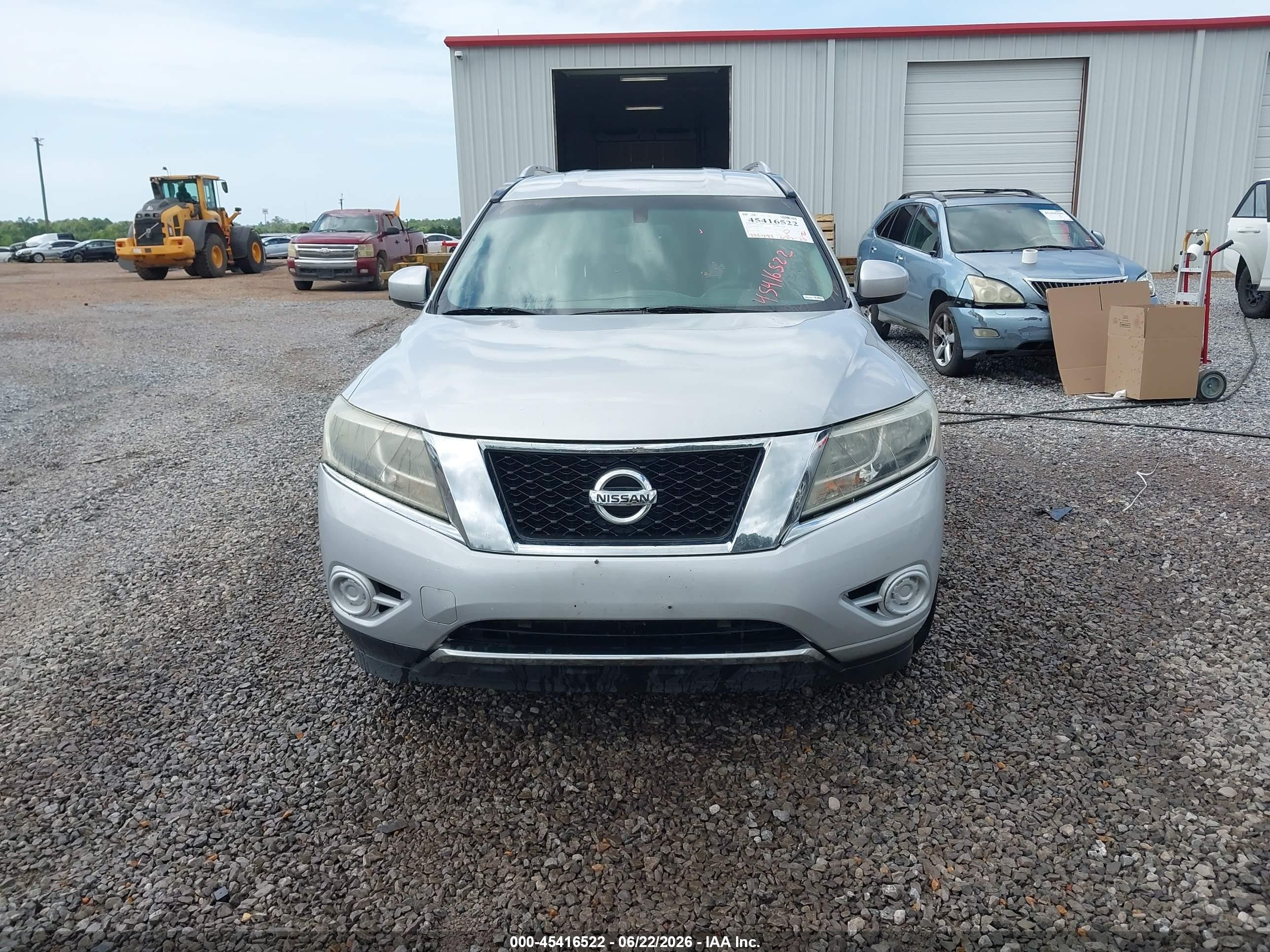 2015 Nissan Pathfinder S Silver vin: 5N1AR2MN1FC647957
