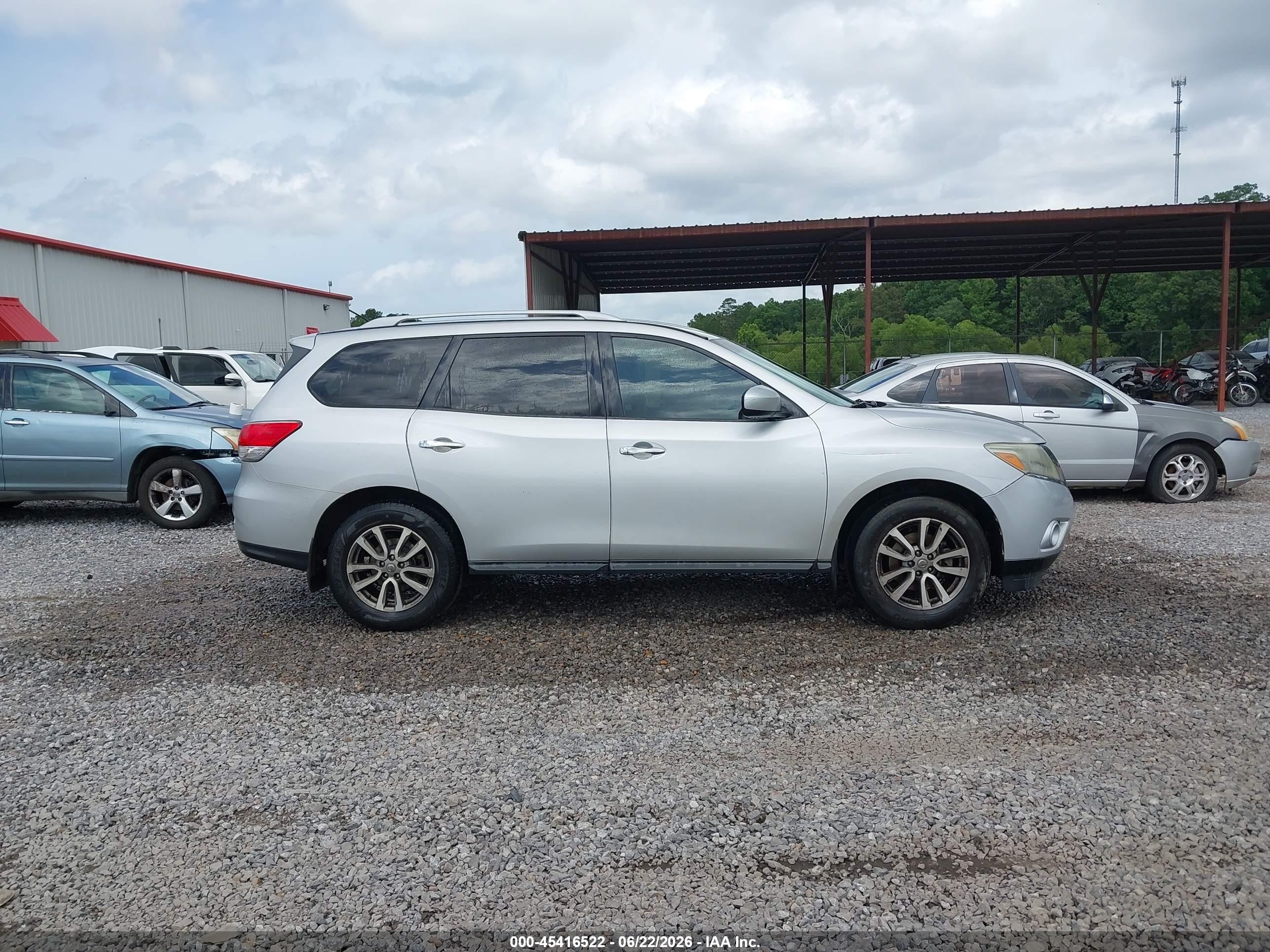 2015 Nissan Pathfinder S Silver vin: 5N1AR2MN1FC647957