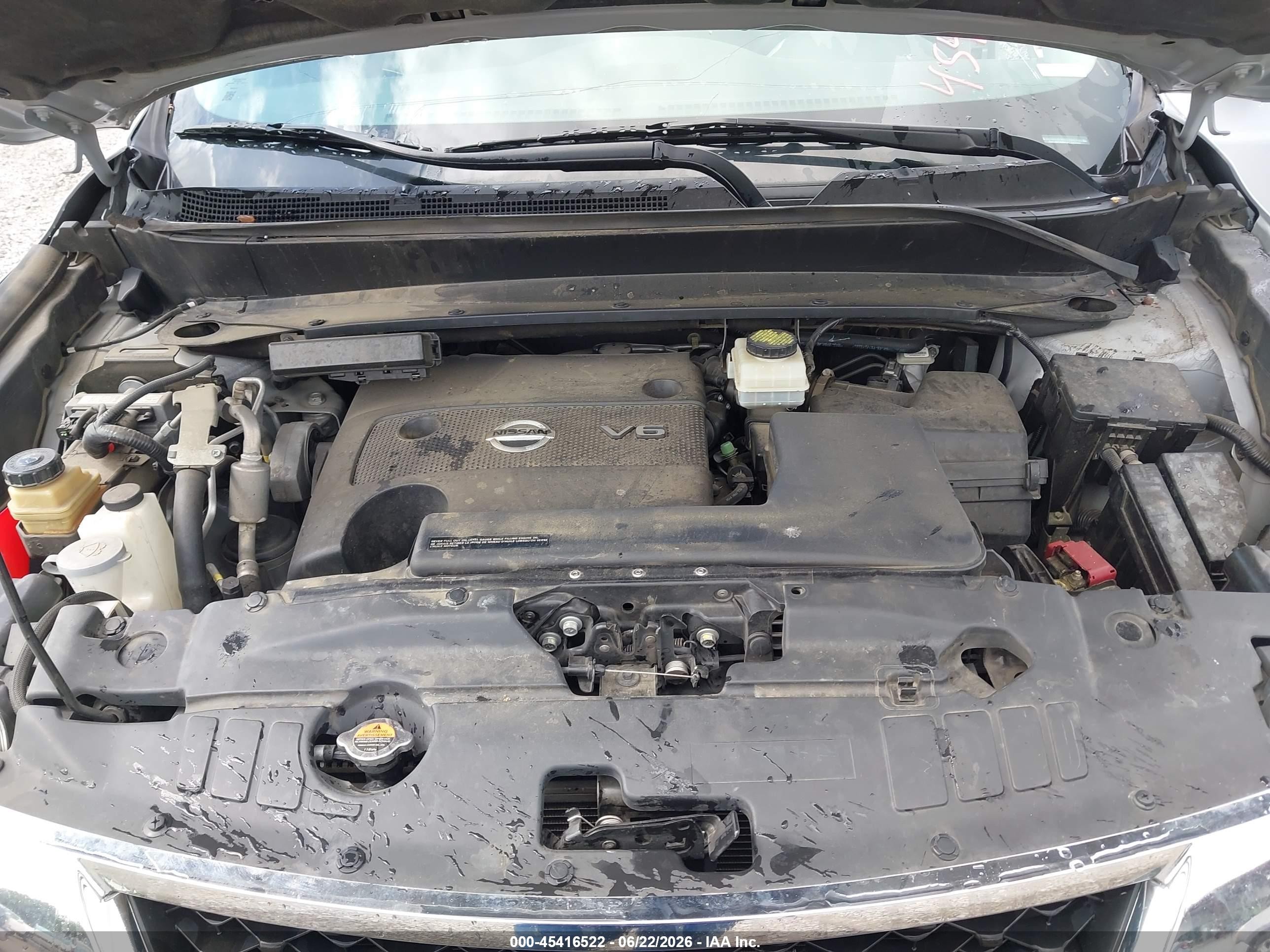 2015 Nissan Pathfinder S Silver vin: 5N1AR2MN1FC647957