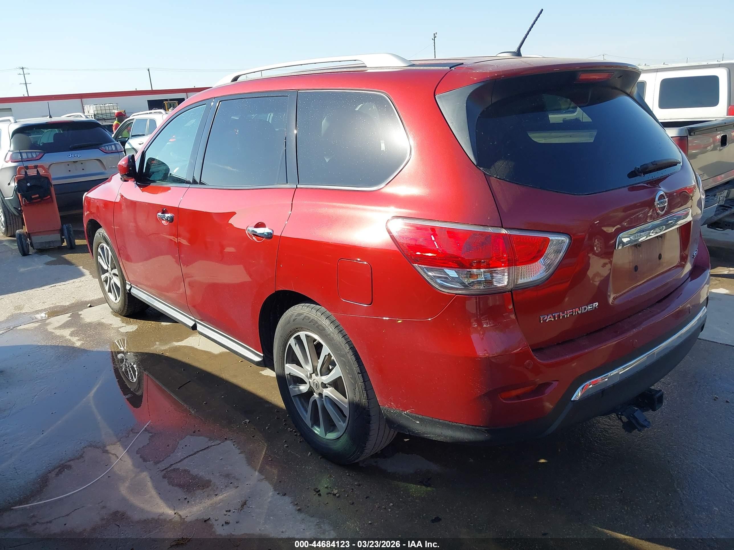 2015 Nissan Pathfinder Platinum/s/sl/sv Red vin: 5N1AR2MN1FC649255