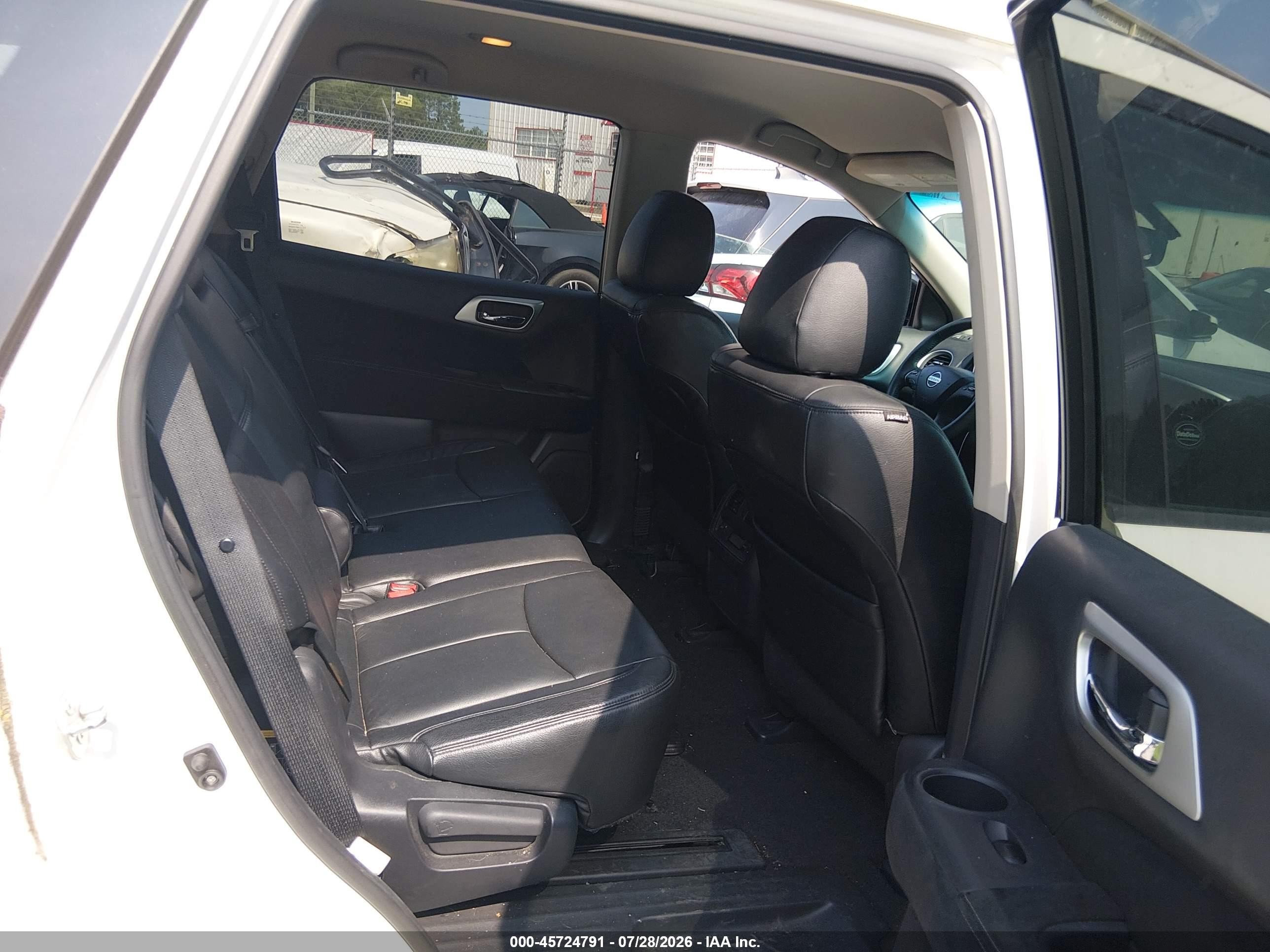 2015 Nissan Pathfinder Sv White vin: 5N1AR2MN1FC704576