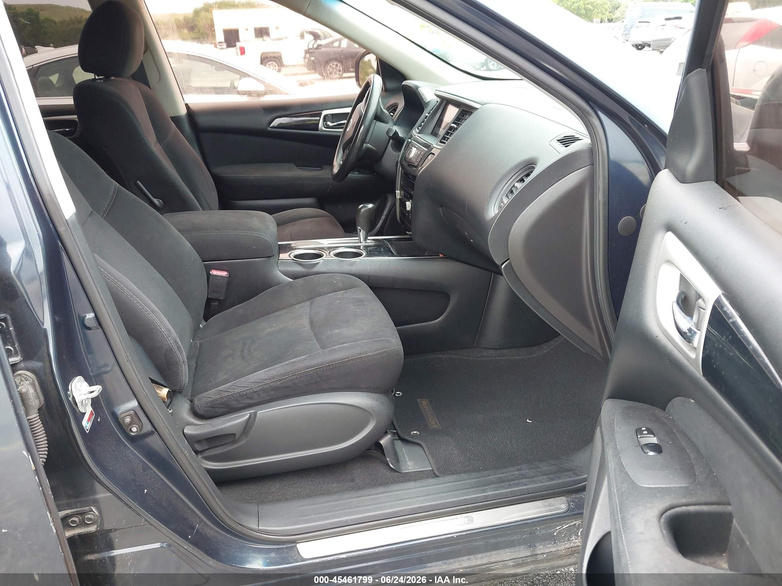 2015 Nissan Pathfinder S Серый vin: 5N1AR2MN1FC708904