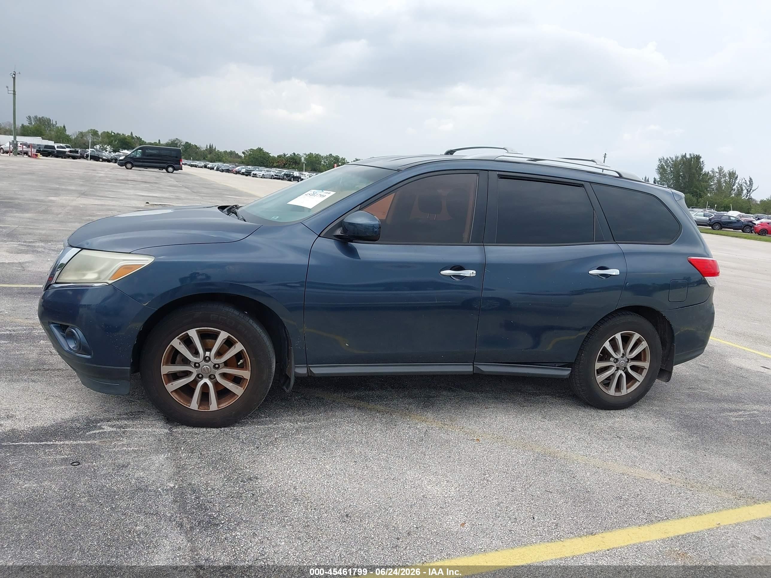 2015 Nissan Pathfinder S Серый vin: 5N1AR2MN1FC708904