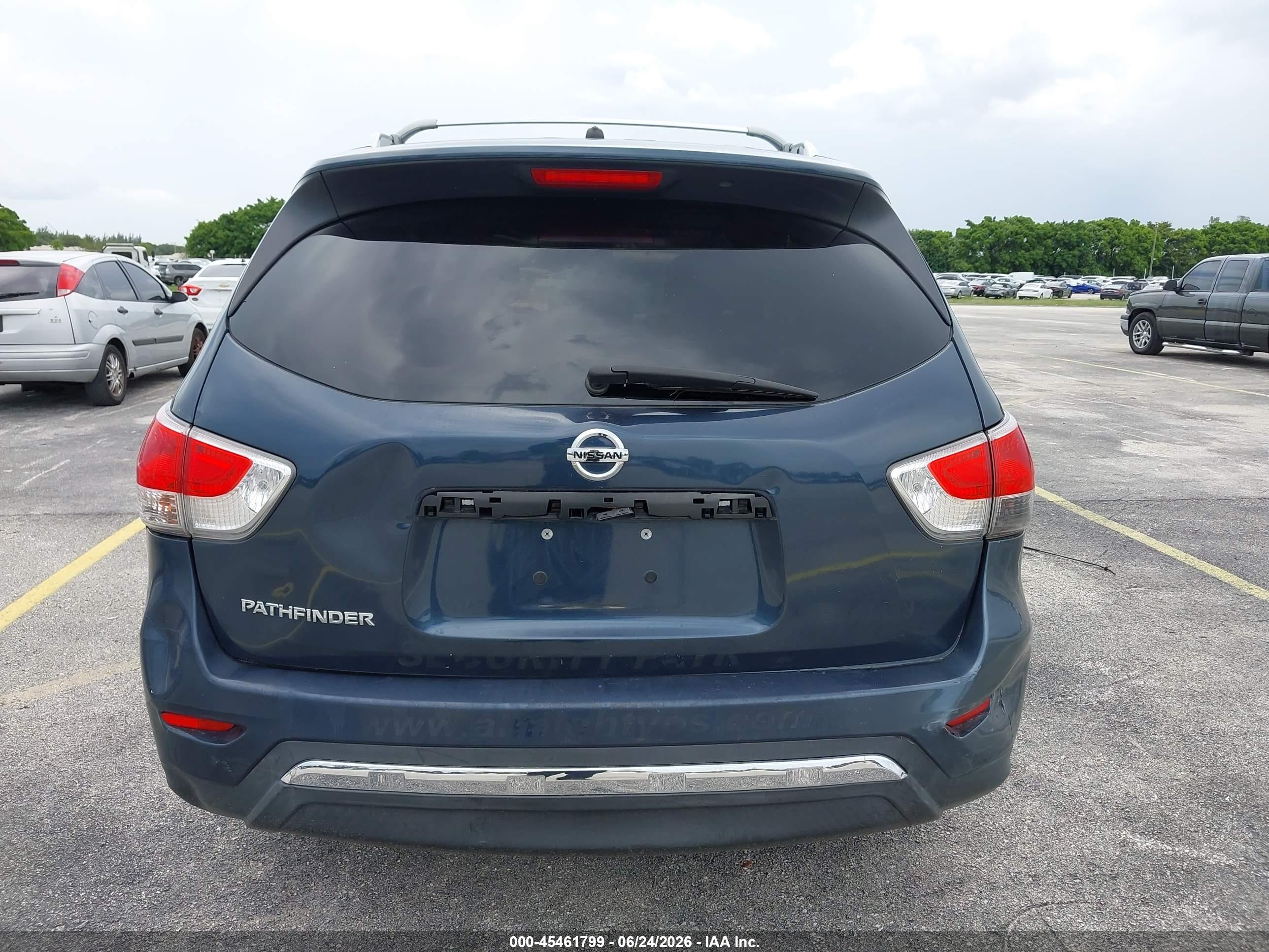 2015 Nissan Pathfinder S Серый vin: 5N1AR2MN1FC708904