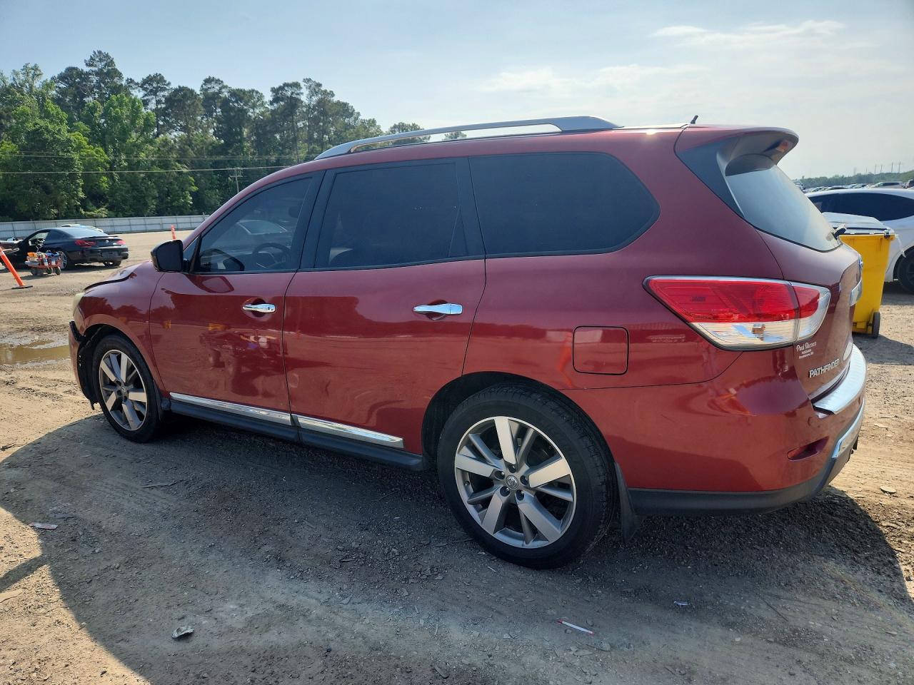 2015 Nissan Pathfinder S Red vin: 5N1AR2MN1FC716923