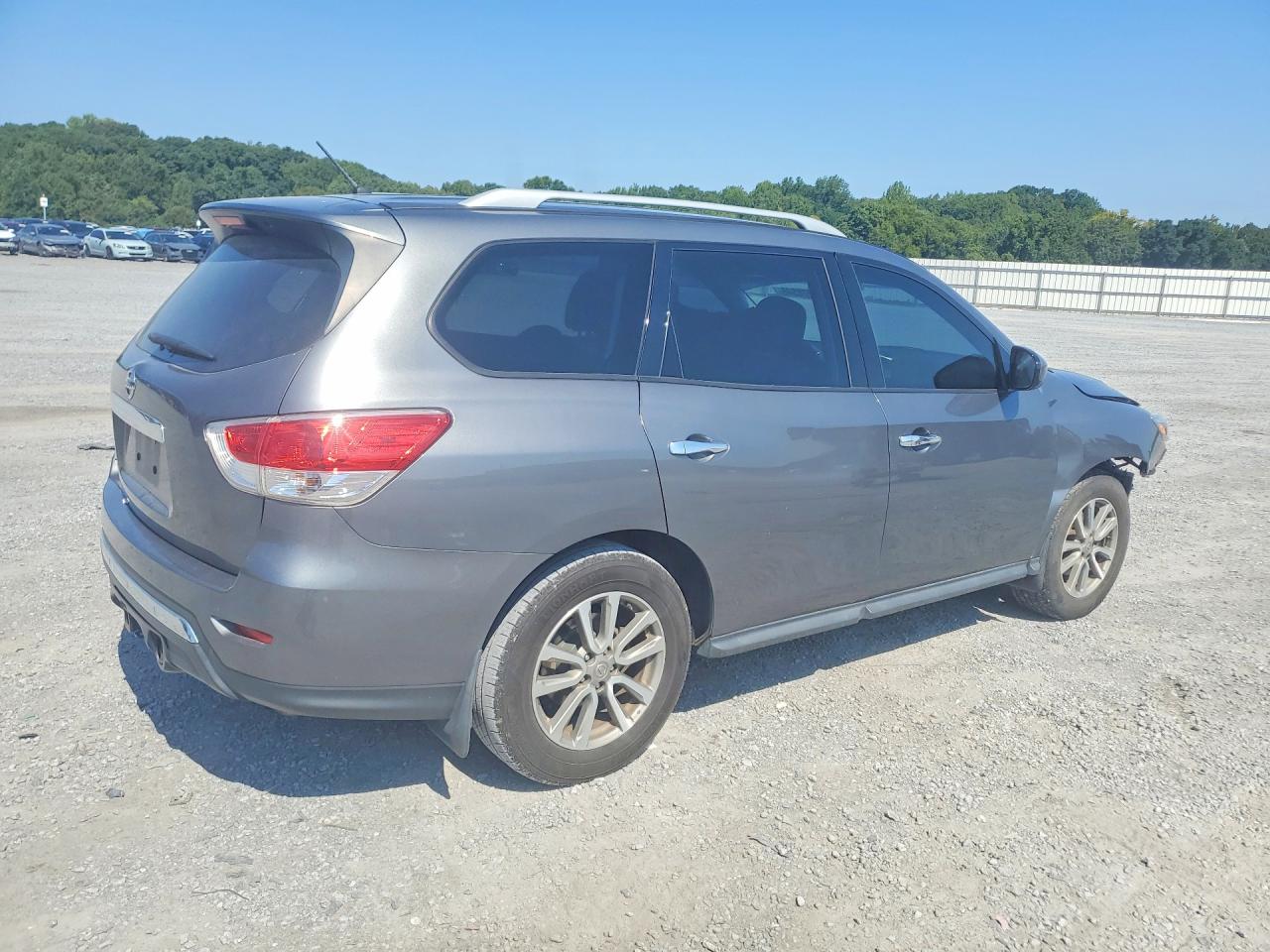 2016 Nissan Pathfinder S Silver vin: 5N1AR2MN1GC615284