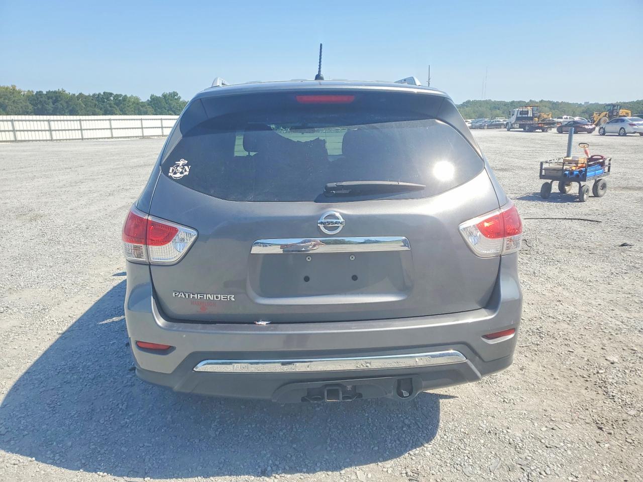 2016 Nissan Pathfinder S Silver vin: 5N1AR2MN1GC615284