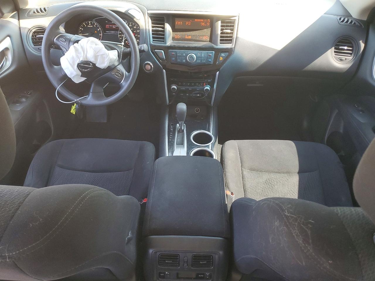 2016 Nissan Pathfinder S Silver vin: 5N1AR2MN1GC615284