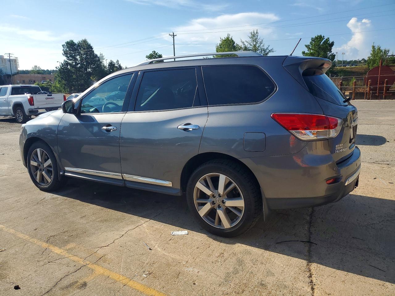 2016 Nissan Pathfinder Platinum Gray vin: 5N1AR2MN1GC665831