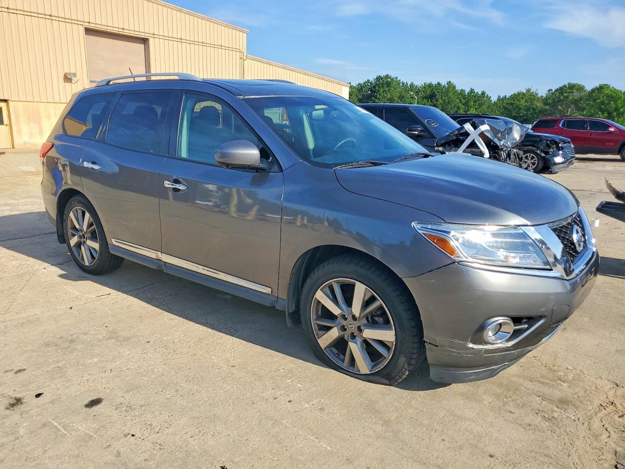 2016 Nissan Pathfinder Platinum Gray vin: 5N1AR2MN1GC665831
