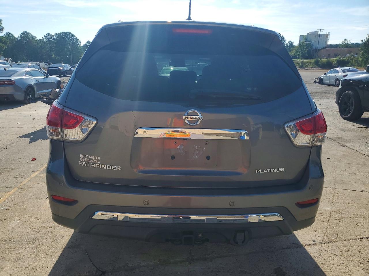 2016 Nissan Pathfinder Platinum Gray vin: 5N1AR2MN1GC665831