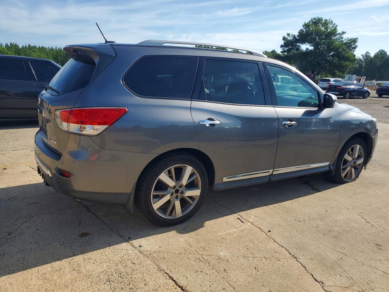 2016 Nissan Pathfinder Platinum Gray vin: 5N1AR2MN1GC665831