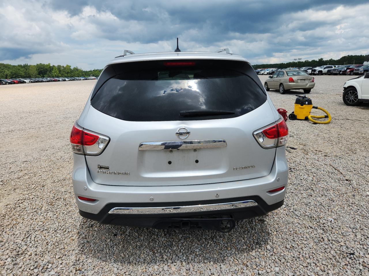 2013 Nissan Pathfinder S Silver vin: 5N1AR2MN2DC611675