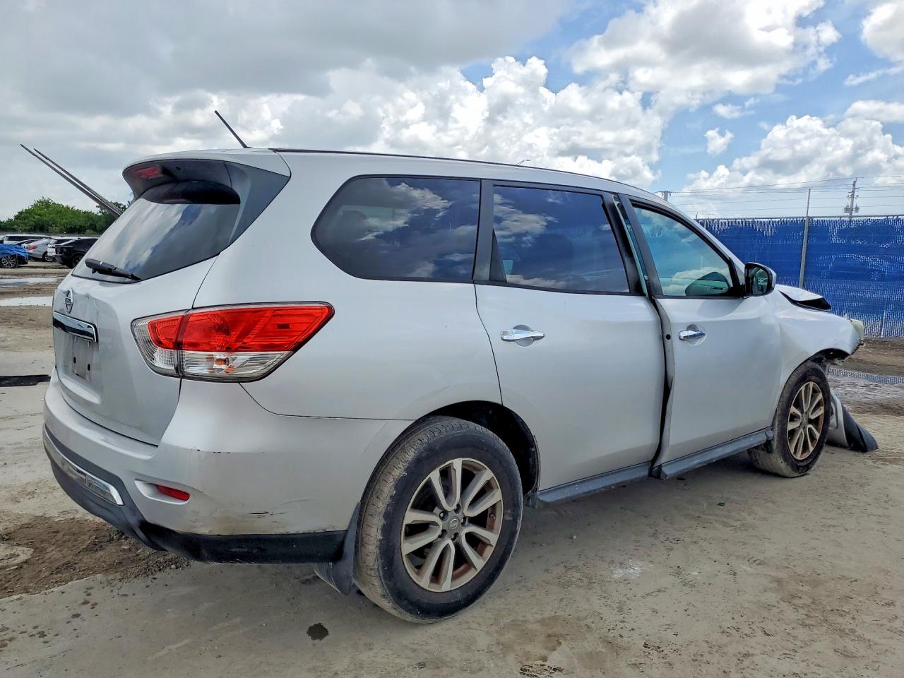 2013 Nissan Pathfinder S Silver vin: 5N1AR2MN2DC667082