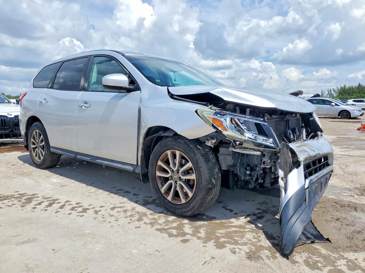 2013 Nissan Pathfinder S Silver vin: 5N1AR2MN2DC667082