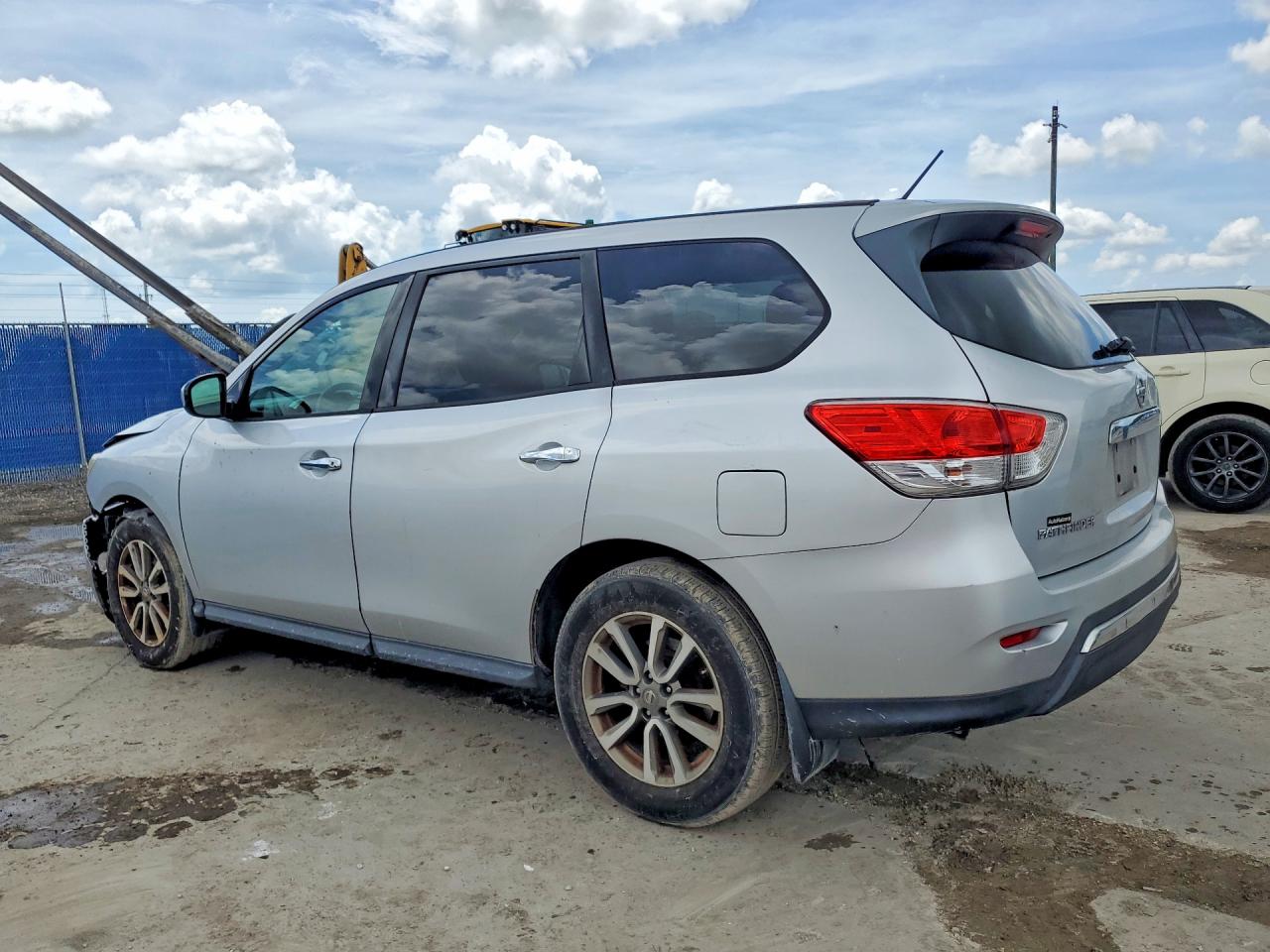 2013 Nissan Pathfinder S Silver vin: 5N1AR2MN2DC667082
