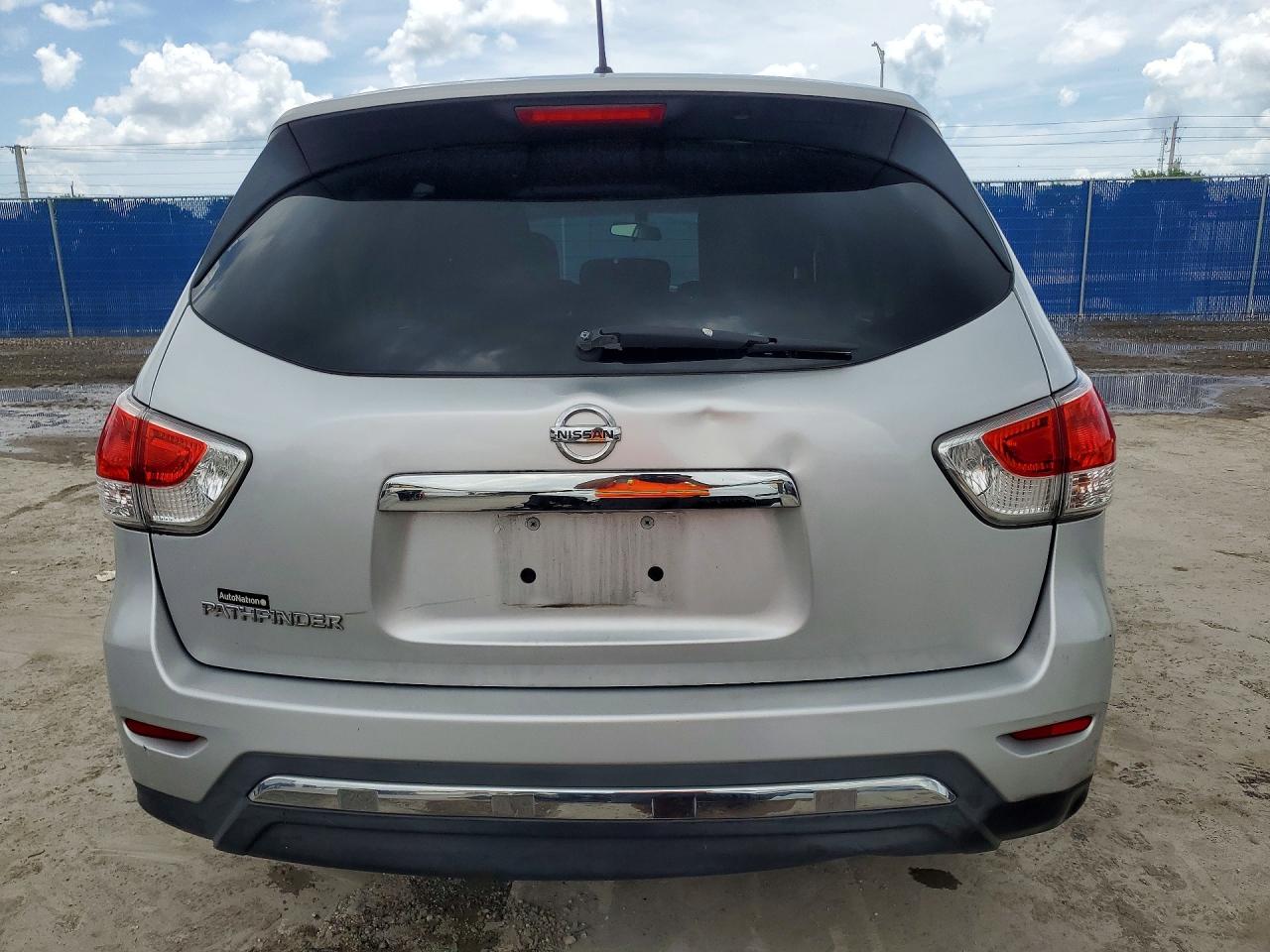 2013 Nissan Pathfinder S Silver vin: 5N1AR2MN2DC667082
