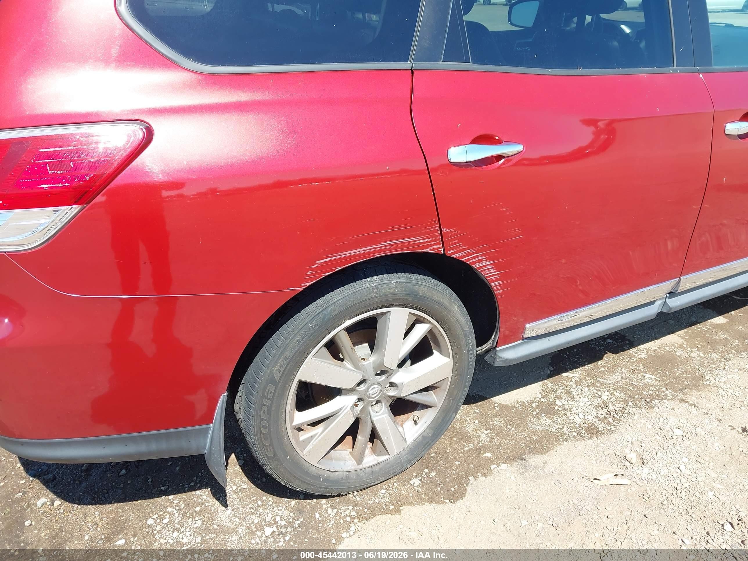 2013 Nissan Pathfinder Platinum Red vin: 5N1AR2MN2DC677594