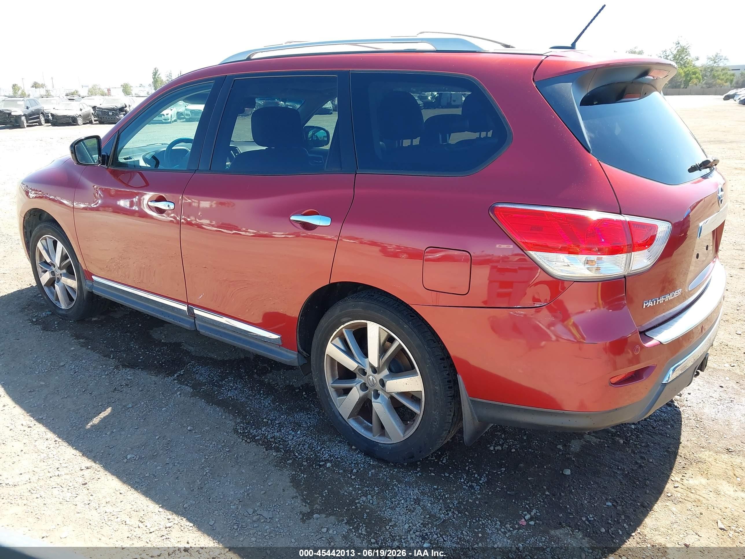 2013 Nissan Pathfinder Platinum Red vin: 5N1AR2MN2DC677594
