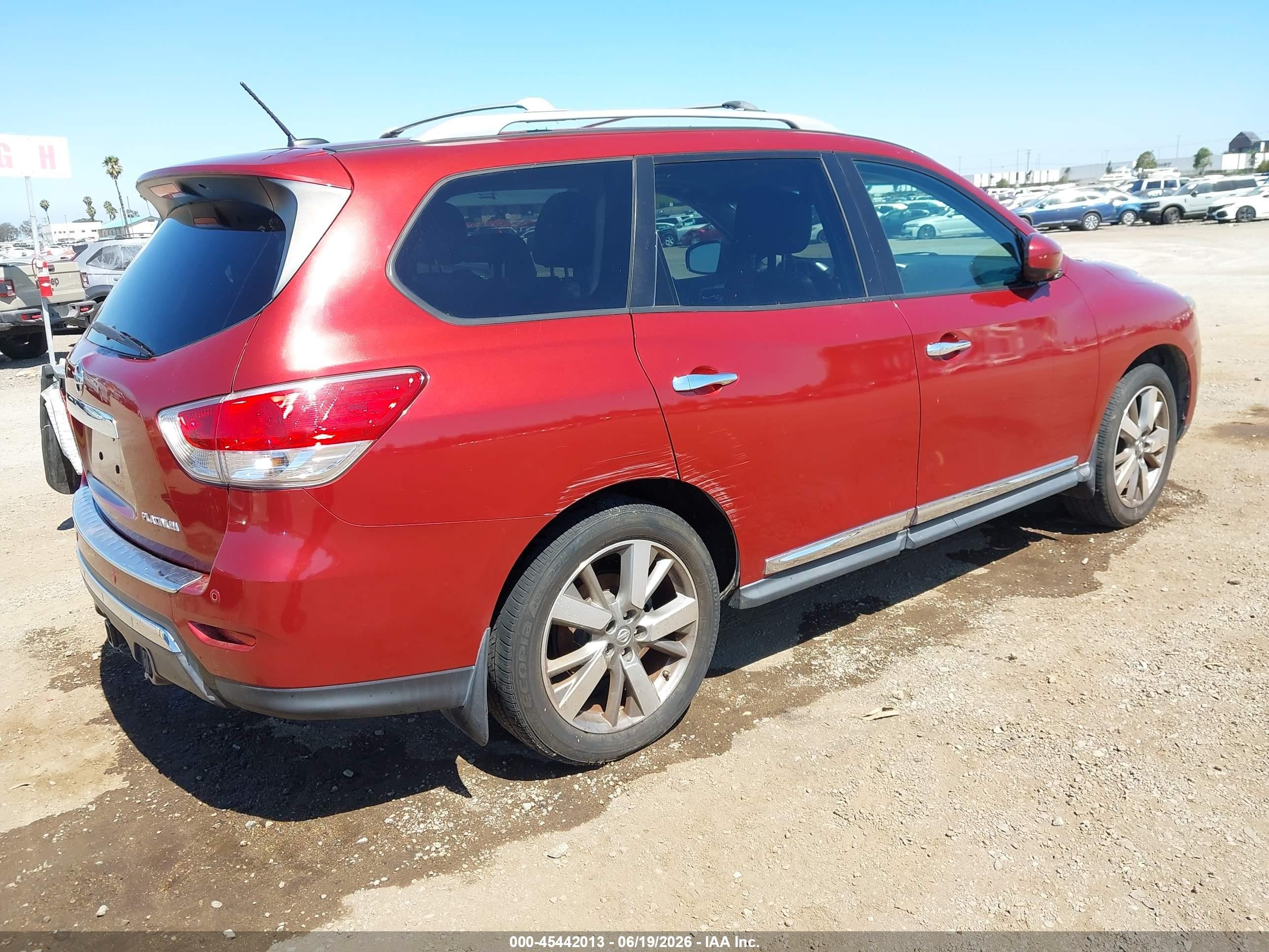2013 Nissan Pathfinder Platinum Red vin: 5N1AR2MN2DC677594