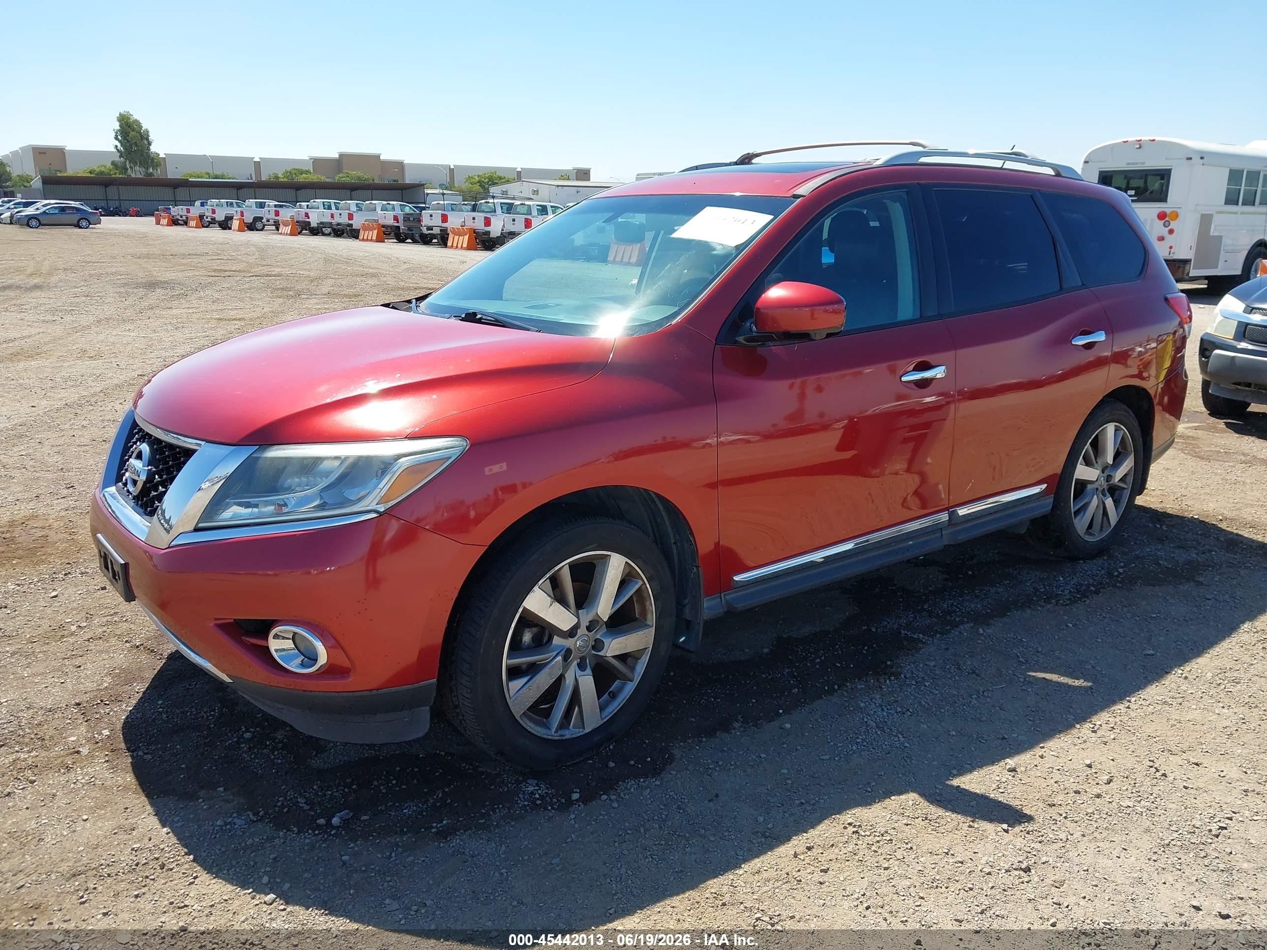 2013 Nissan Pathfinder Platinum Red vin: 5N1AR2MN2DC677594