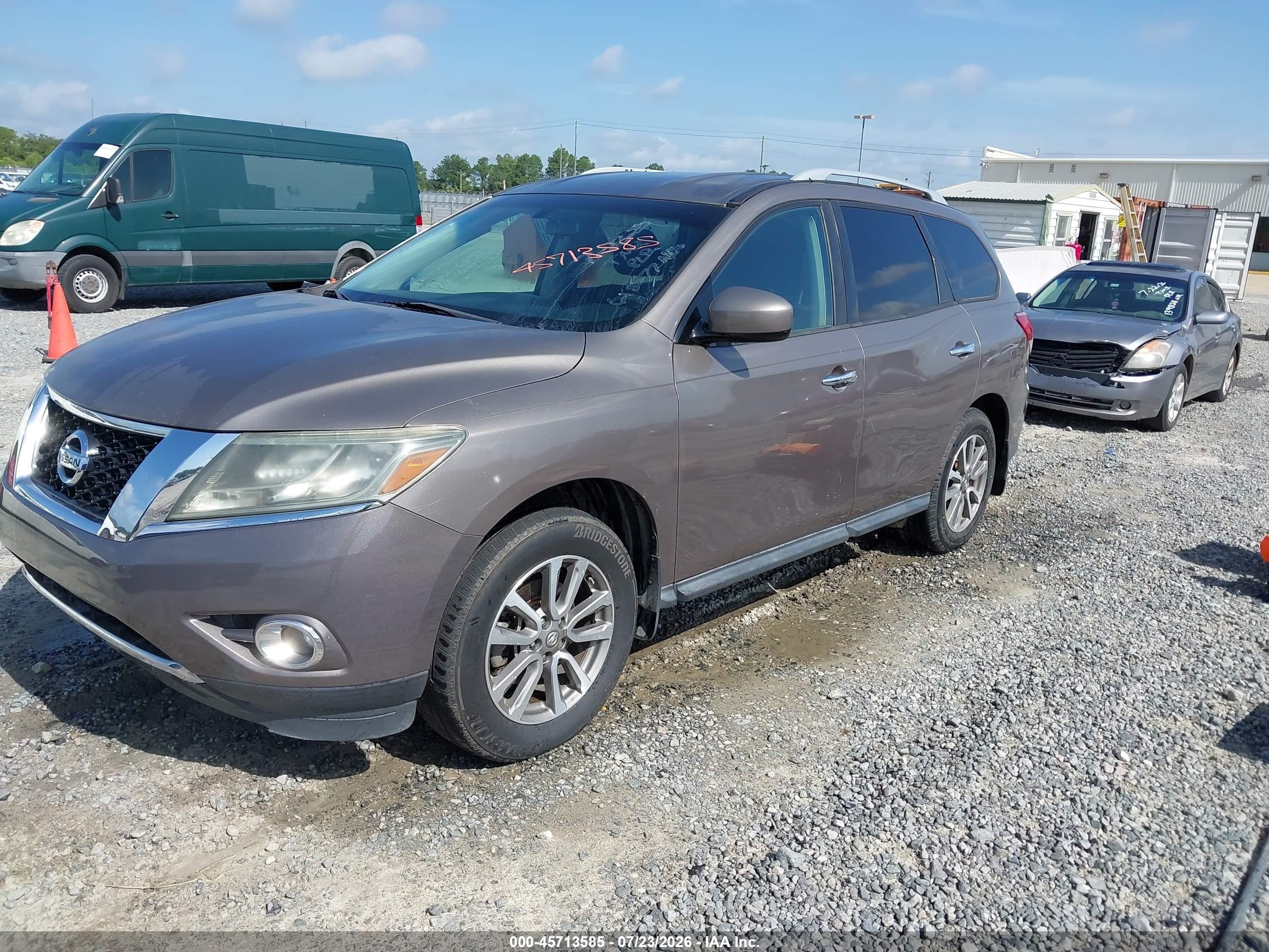 2014 Nissan Pathfinder Sv Brown vin: 5N1AR2MN2EC618577