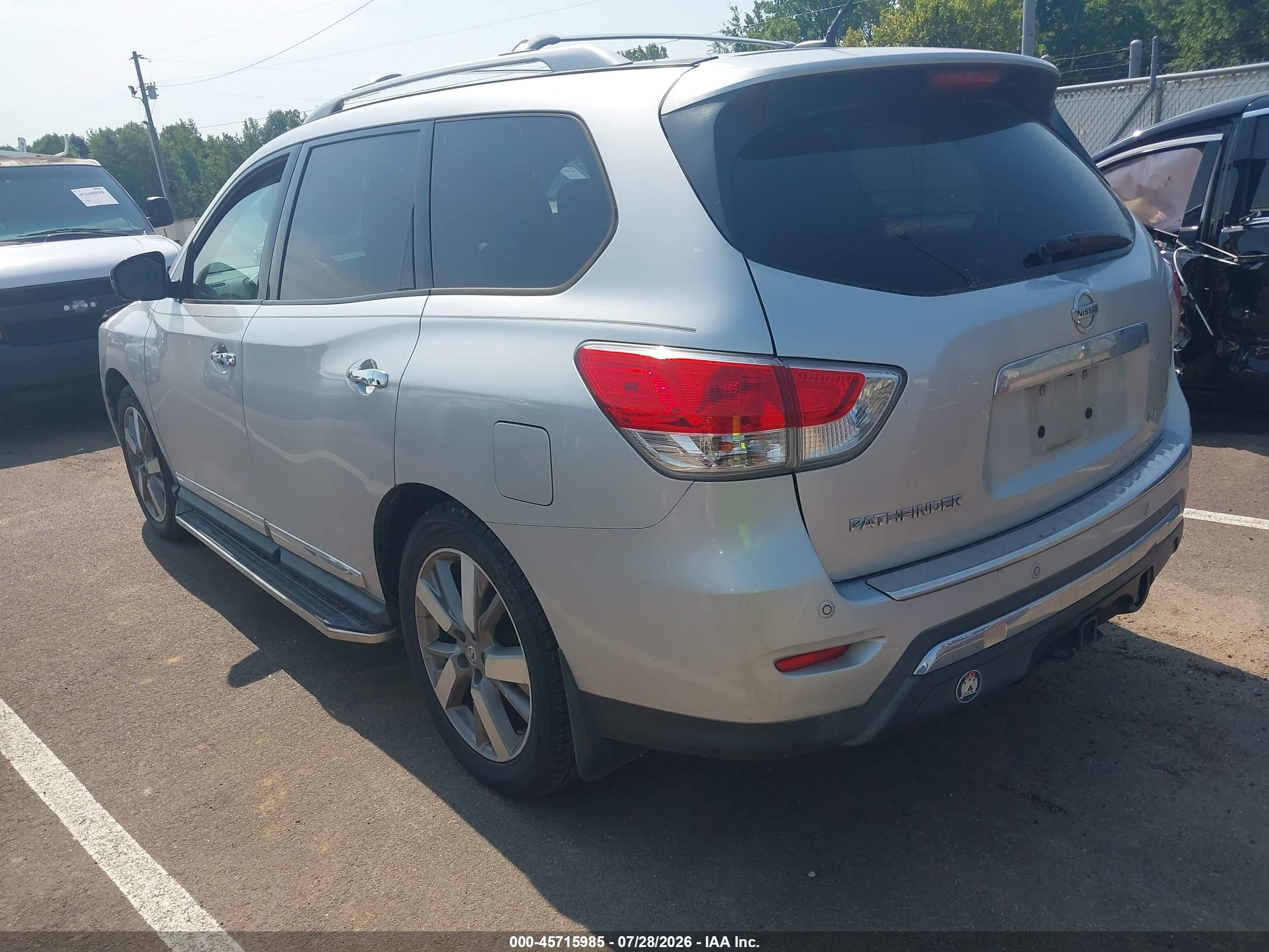2014 Nissan Pathfinder Platinum Серебряный vin: 5N1AR2MN2EC665303