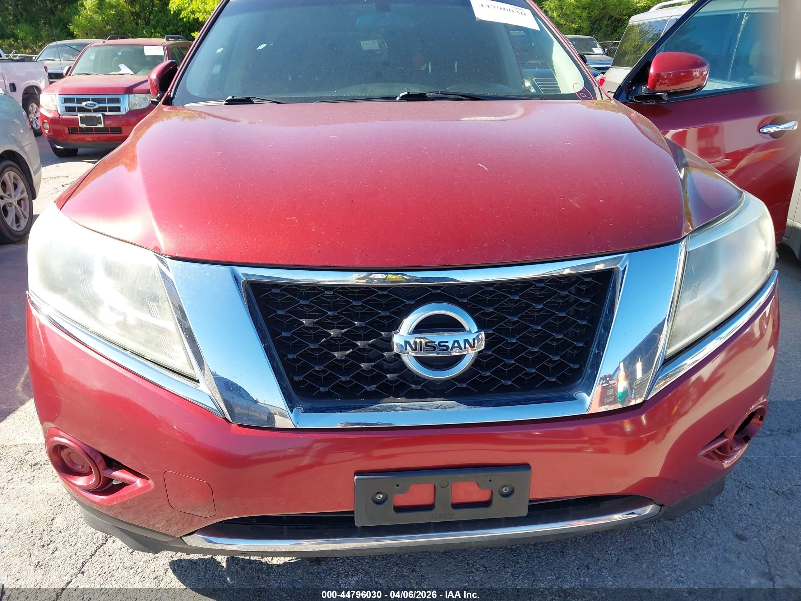 2014 Nissan Pathfinder S Red vin: 5N1AR2MN2EC669531