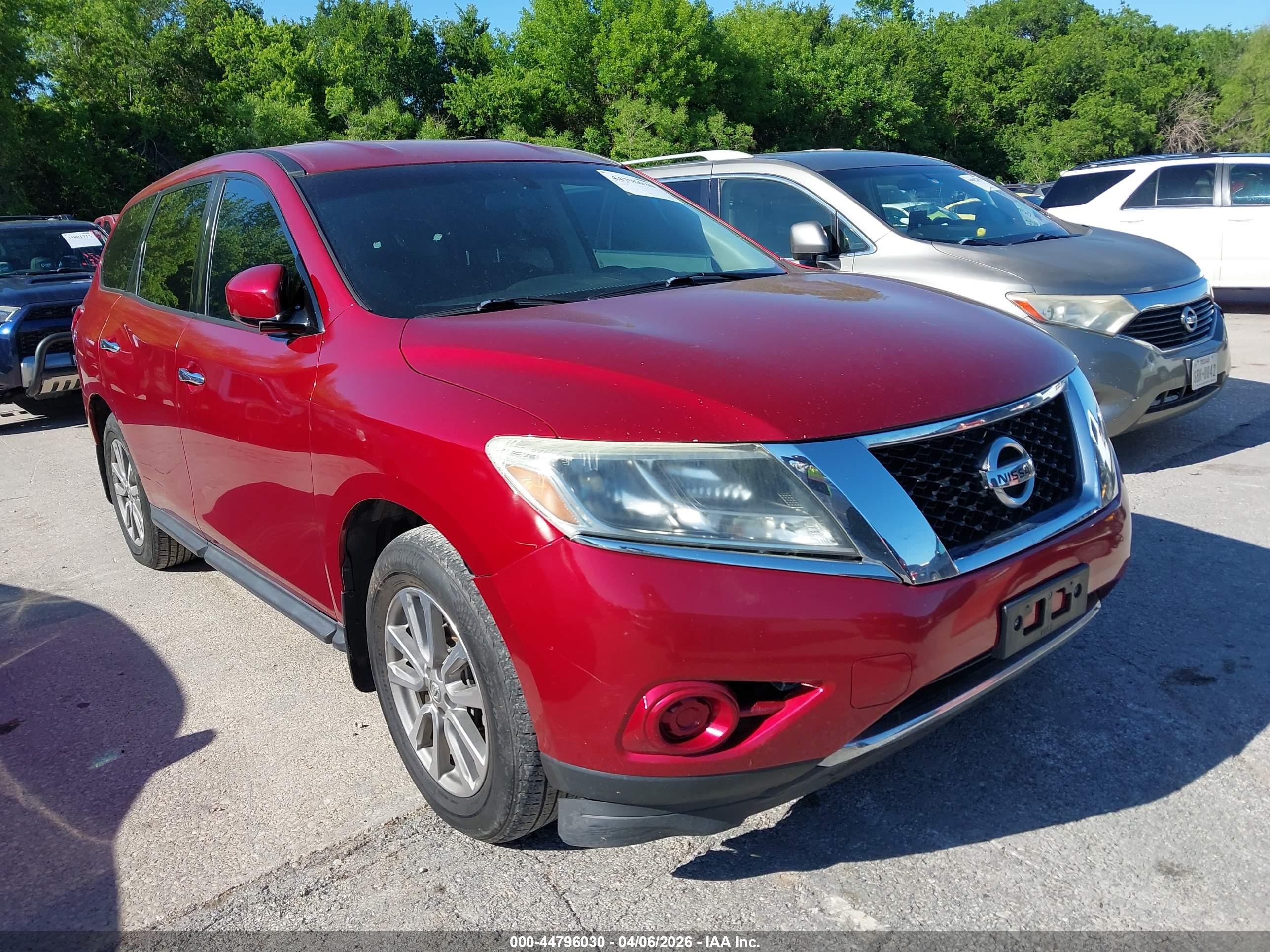 2014 Nissan Pathfinder S Red vin: 5N1AR2MN2EC669531