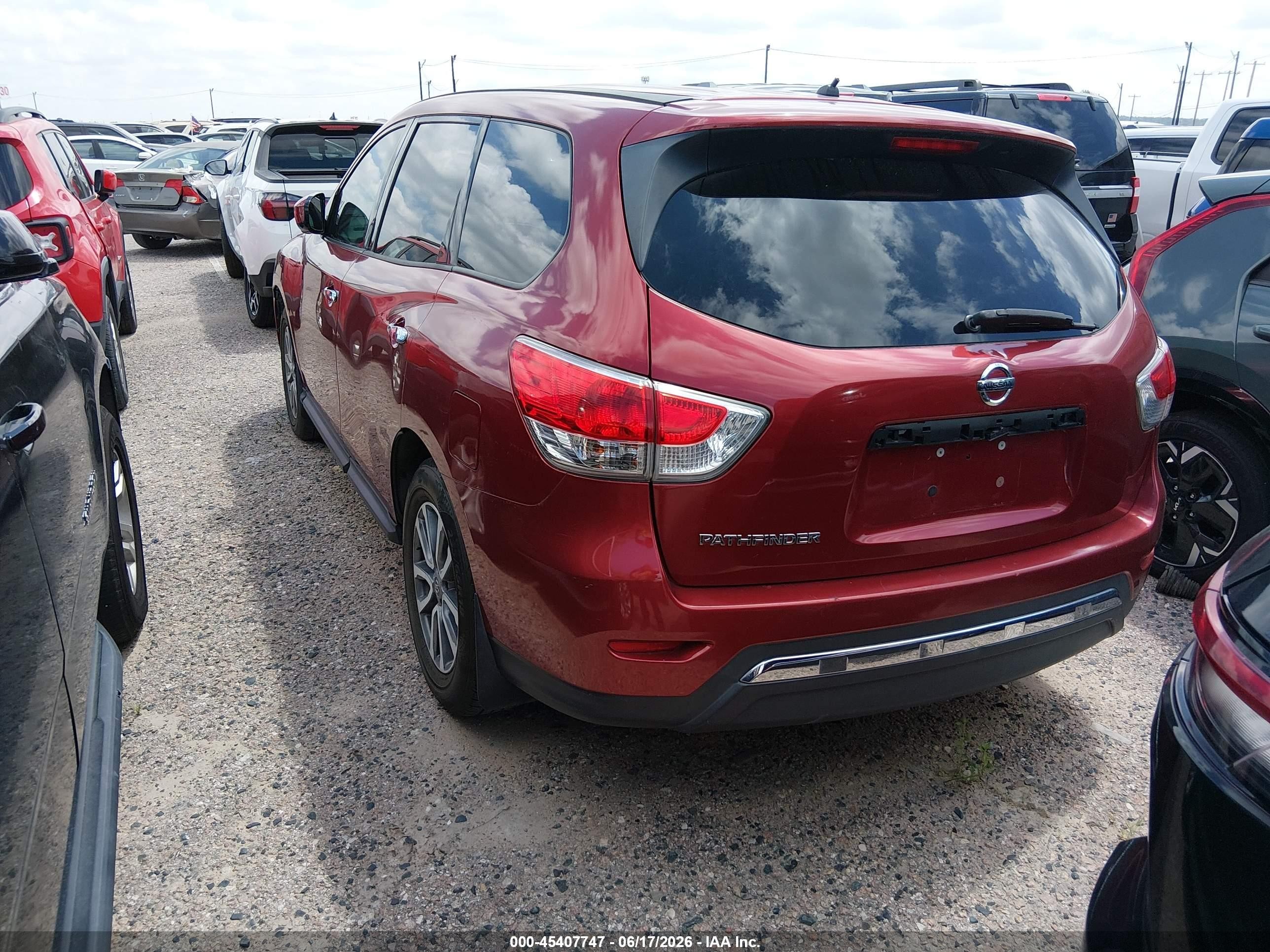 2014 Nissan Pathfinder S Red vin: 5N1AR2MN2EC669531