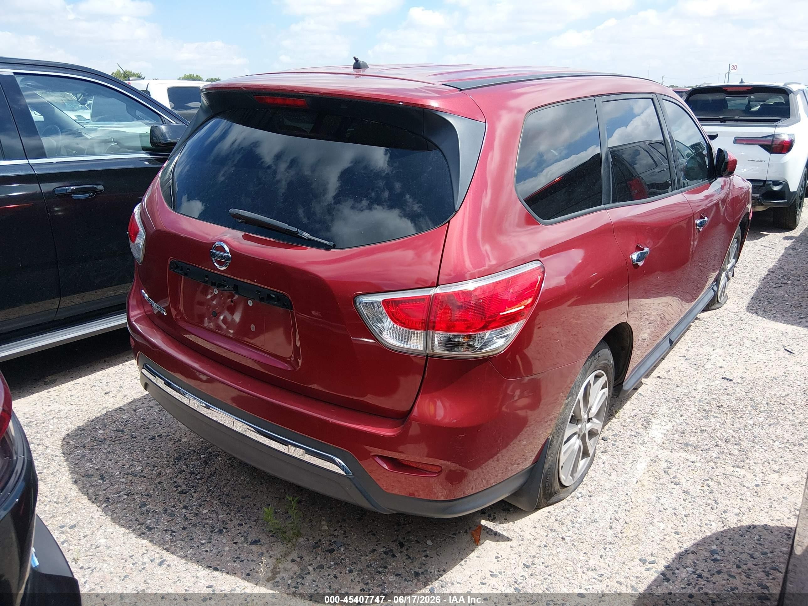 2014 Nissan Pathfinder S Red vin: 5N1AR2MN2EC669531