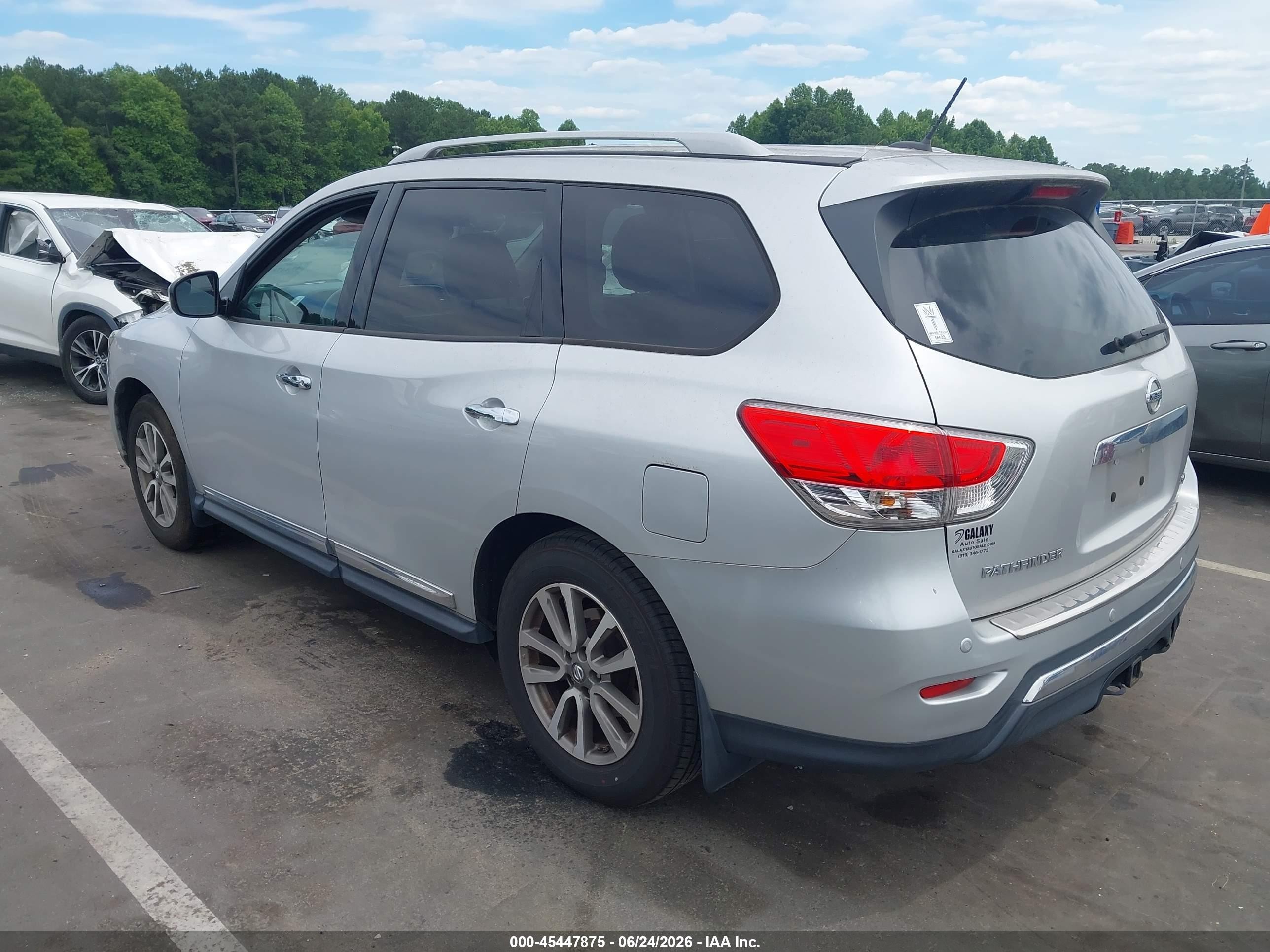 2014 Nissan Pathfinder Sl Серебряный vin: 5N1AR2MN2EC685891