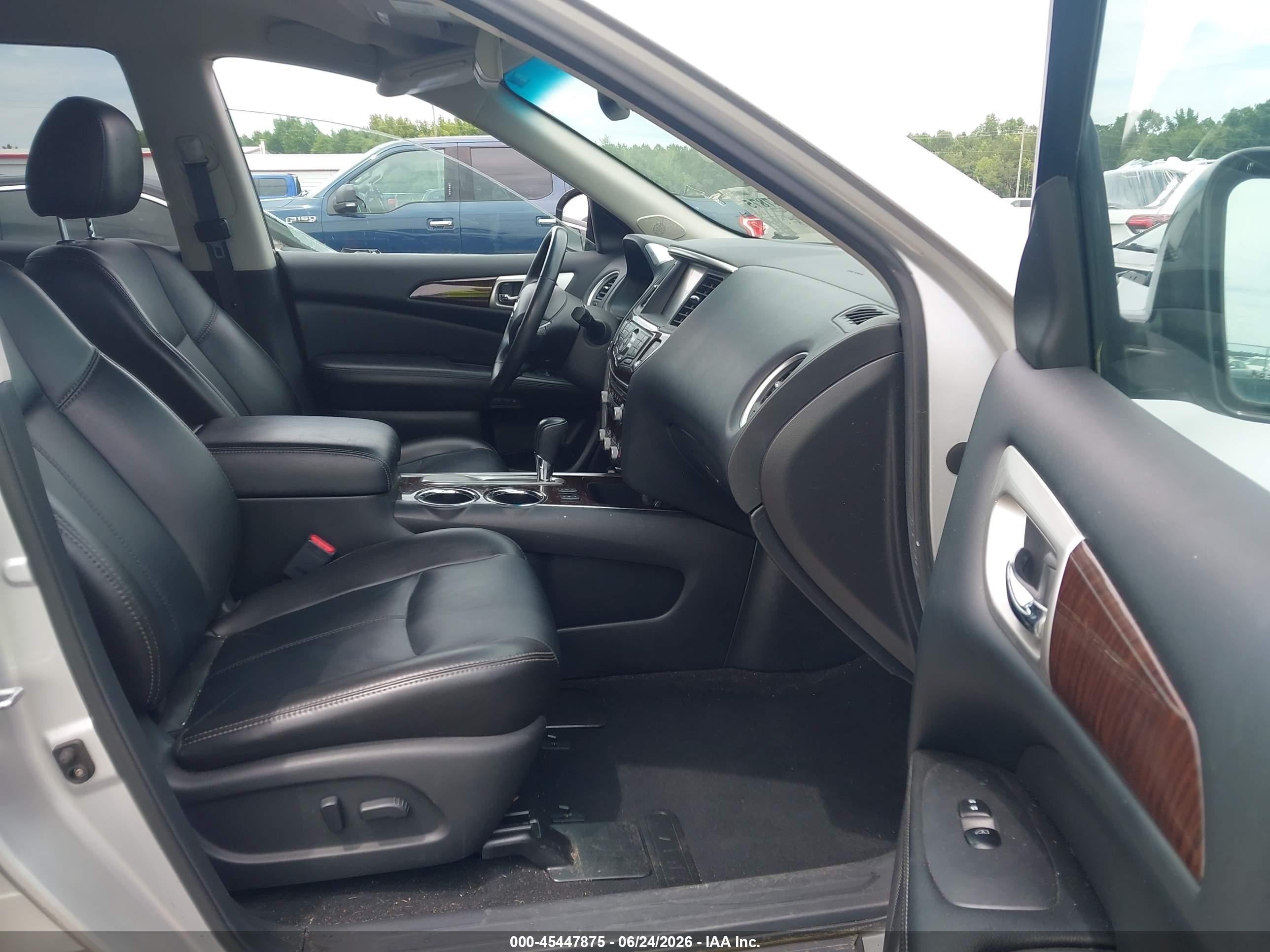 2014 Nissan Pathfinder Sl Серебряный vin: 5N1AR2MN2EC685891