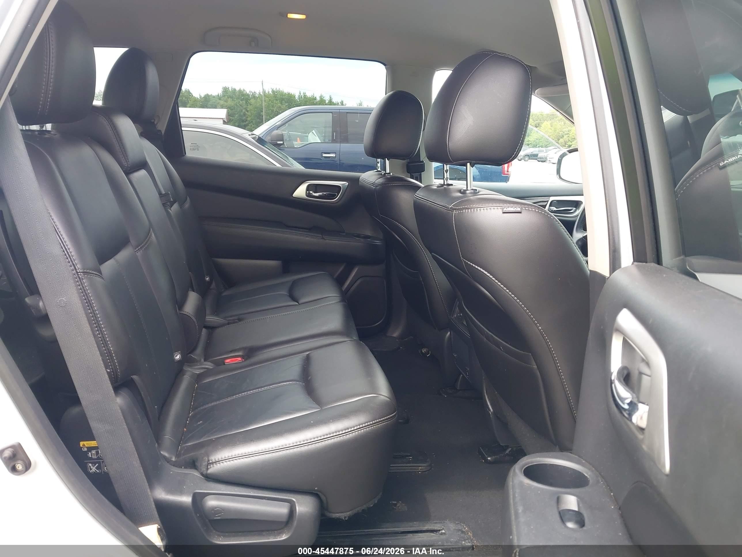 2014 Nissan Pathfinder Sl Серебряный vin: 5N1AR2MN2EC685891