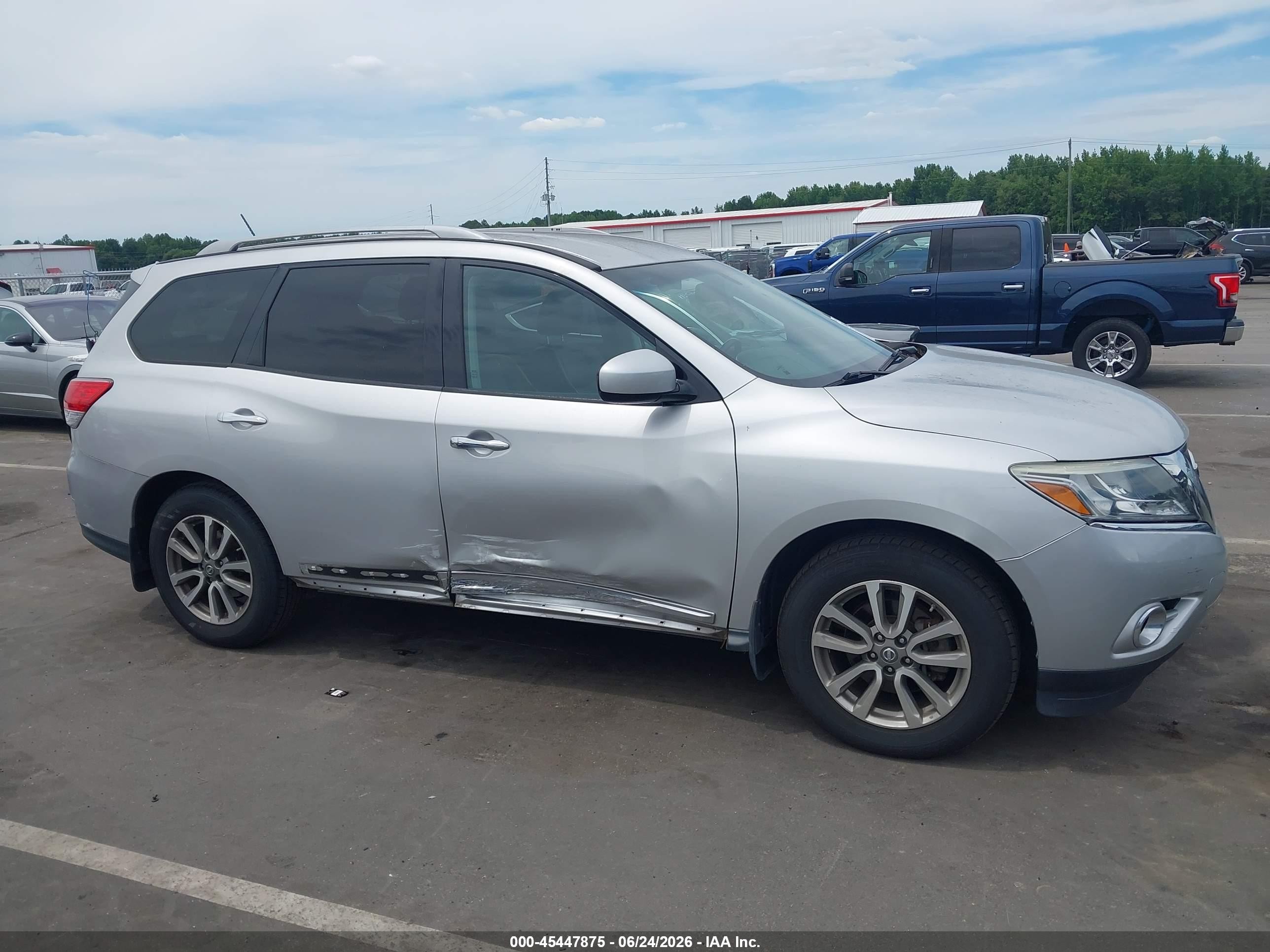 2014 Nissan Pathfinder Sl Серебряный vin: 5N1AR2MN2EC685891