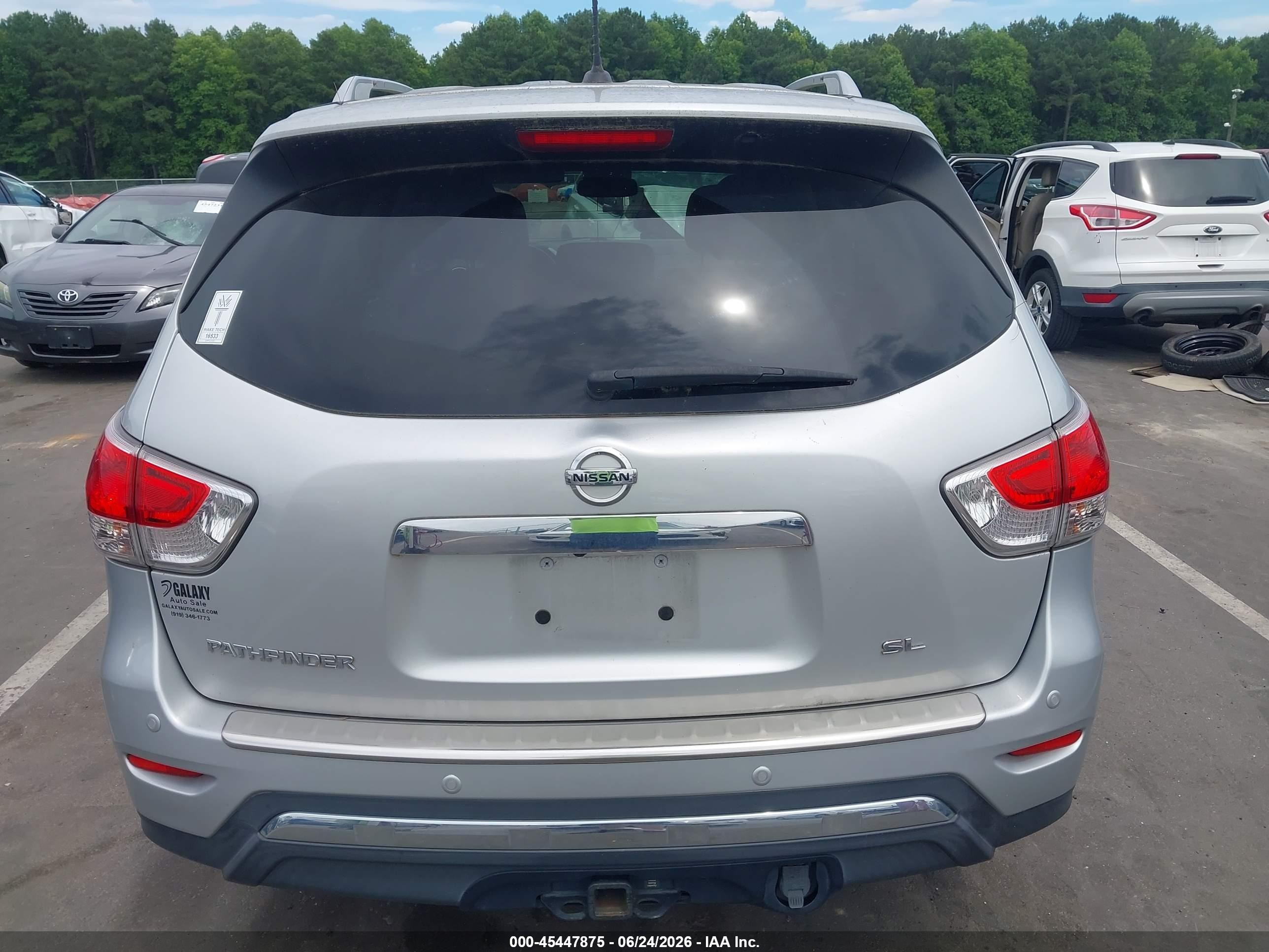 2014 Nissan Pathfinder Sl Серебряный vin: 5N1AR2MN2EC685891