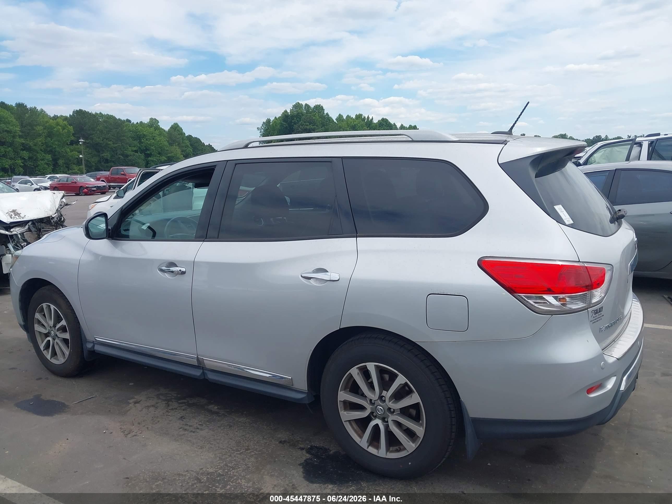 2014 Nissan Pathfinder Sl Серебряный vin: 5N1AR2MN2EC685891