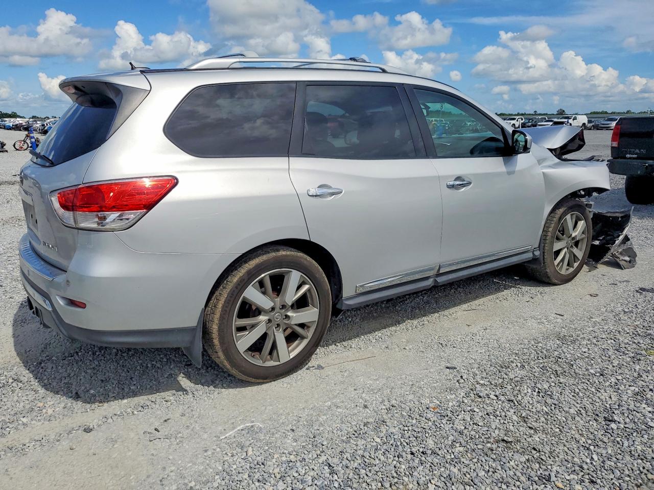 2014 Nissan Pathfinder S Серебряный vin: 5N1AR2MN2EC707517