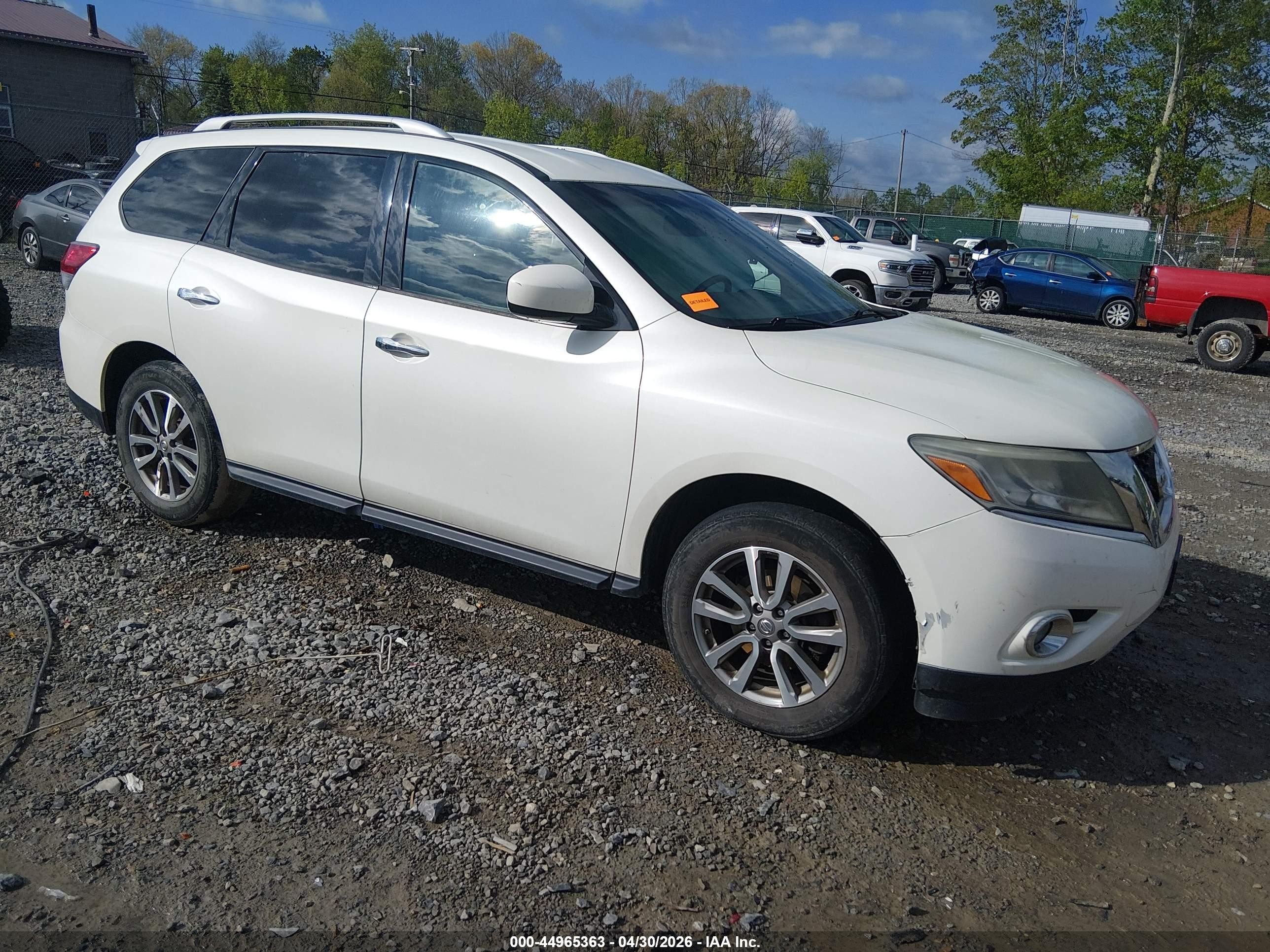 2015 Nissan Pathfinder Sv White vin: 5N1AR2MN2FC609492