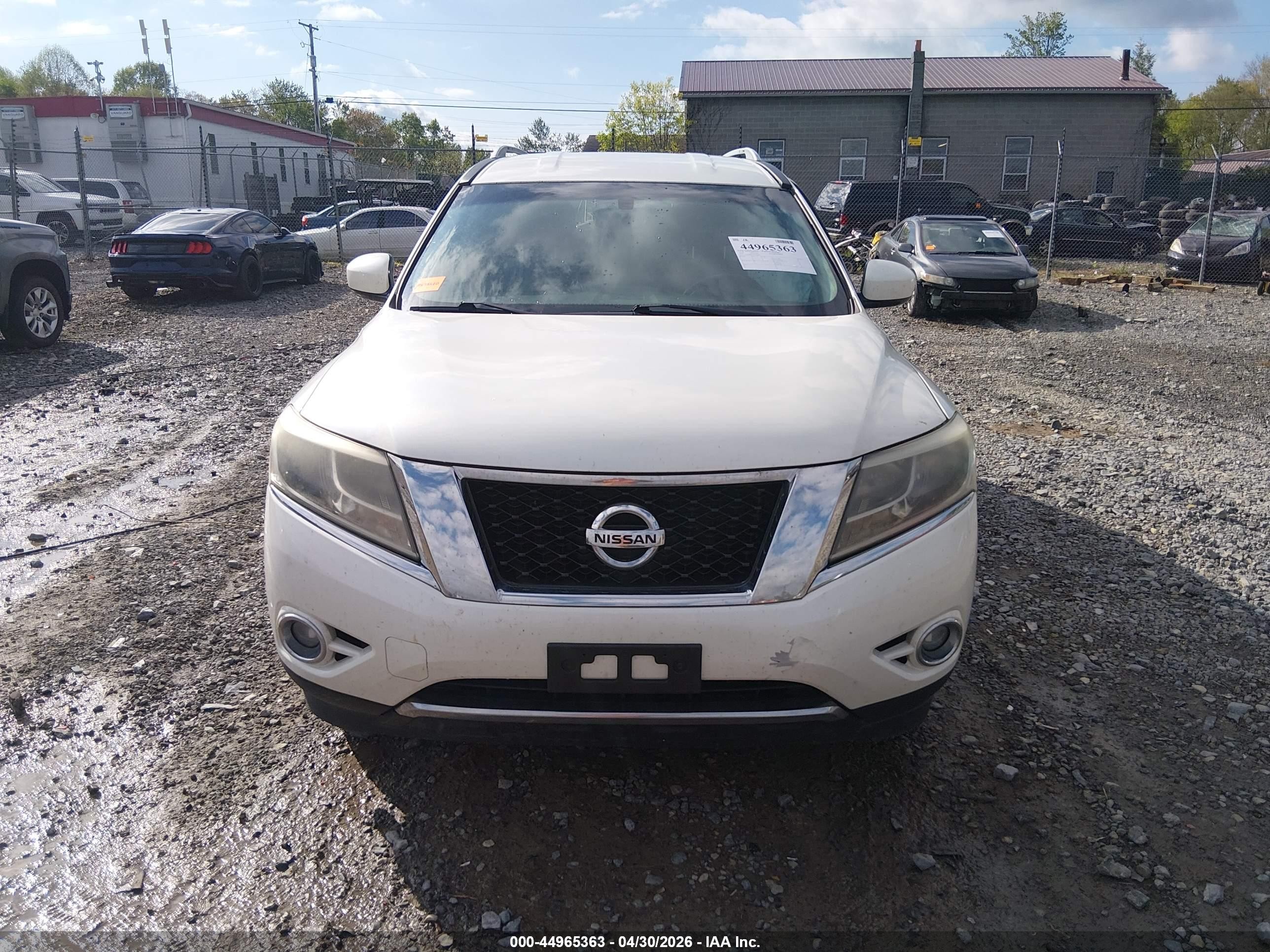2015 Nissan Pathfinder Sv White vin: 5N1AR2MN2FC609492