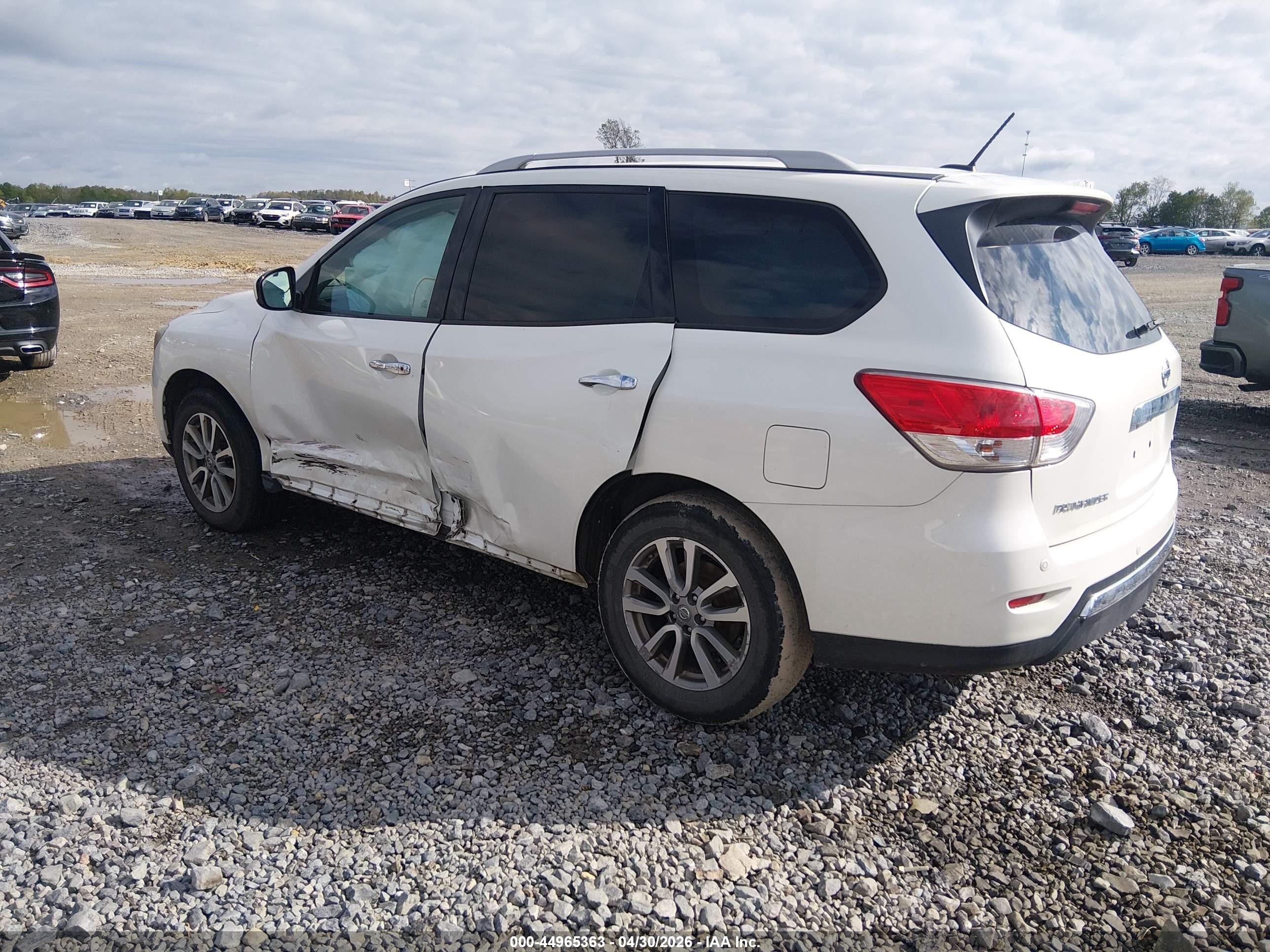 2015 Nissan Pathfinder Sv White vin: 5N1AR2MN2FC609492