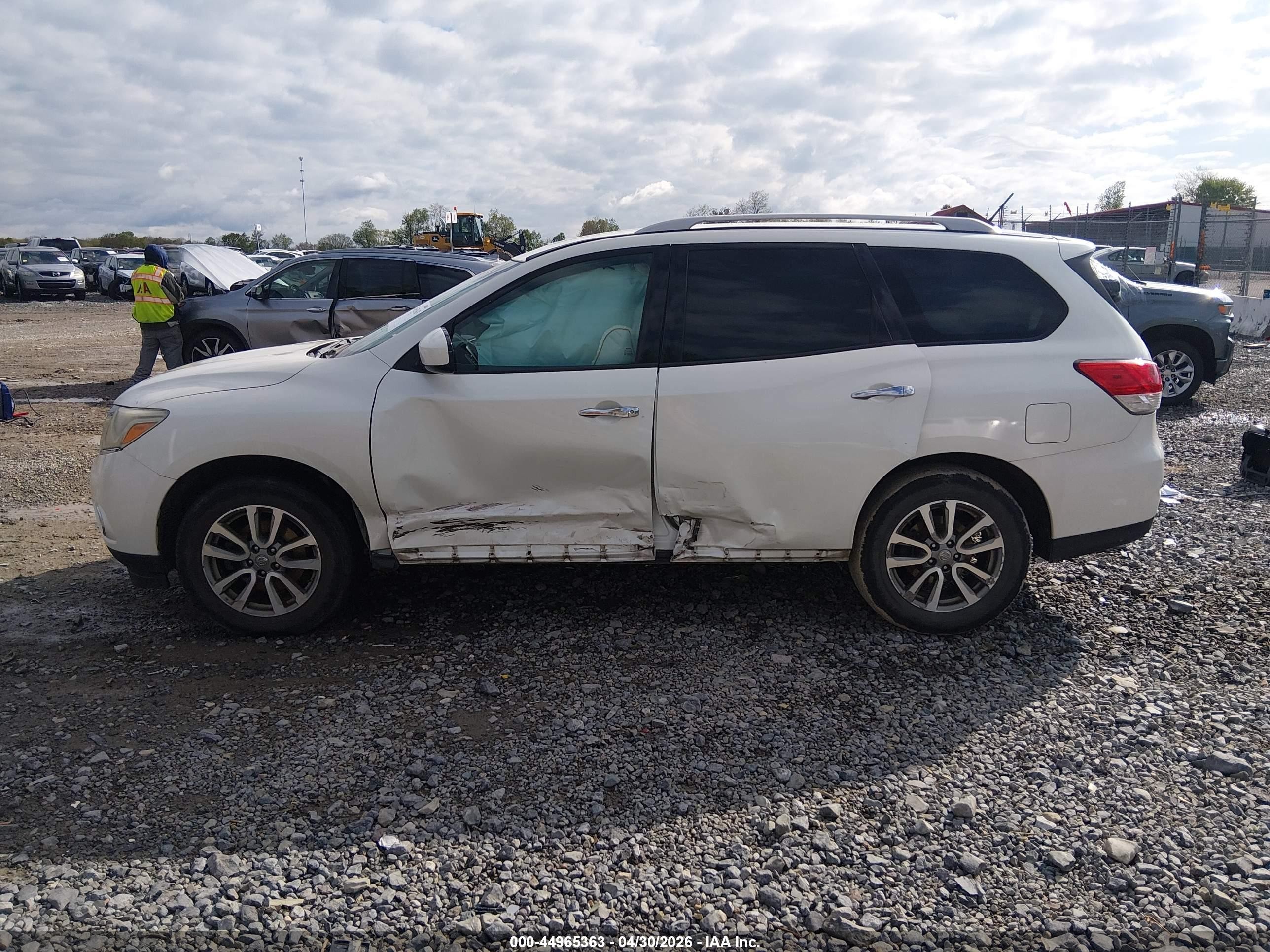 2015 Nissan Pathfinder Sv White vin: 5N1AR2MN2FC609492