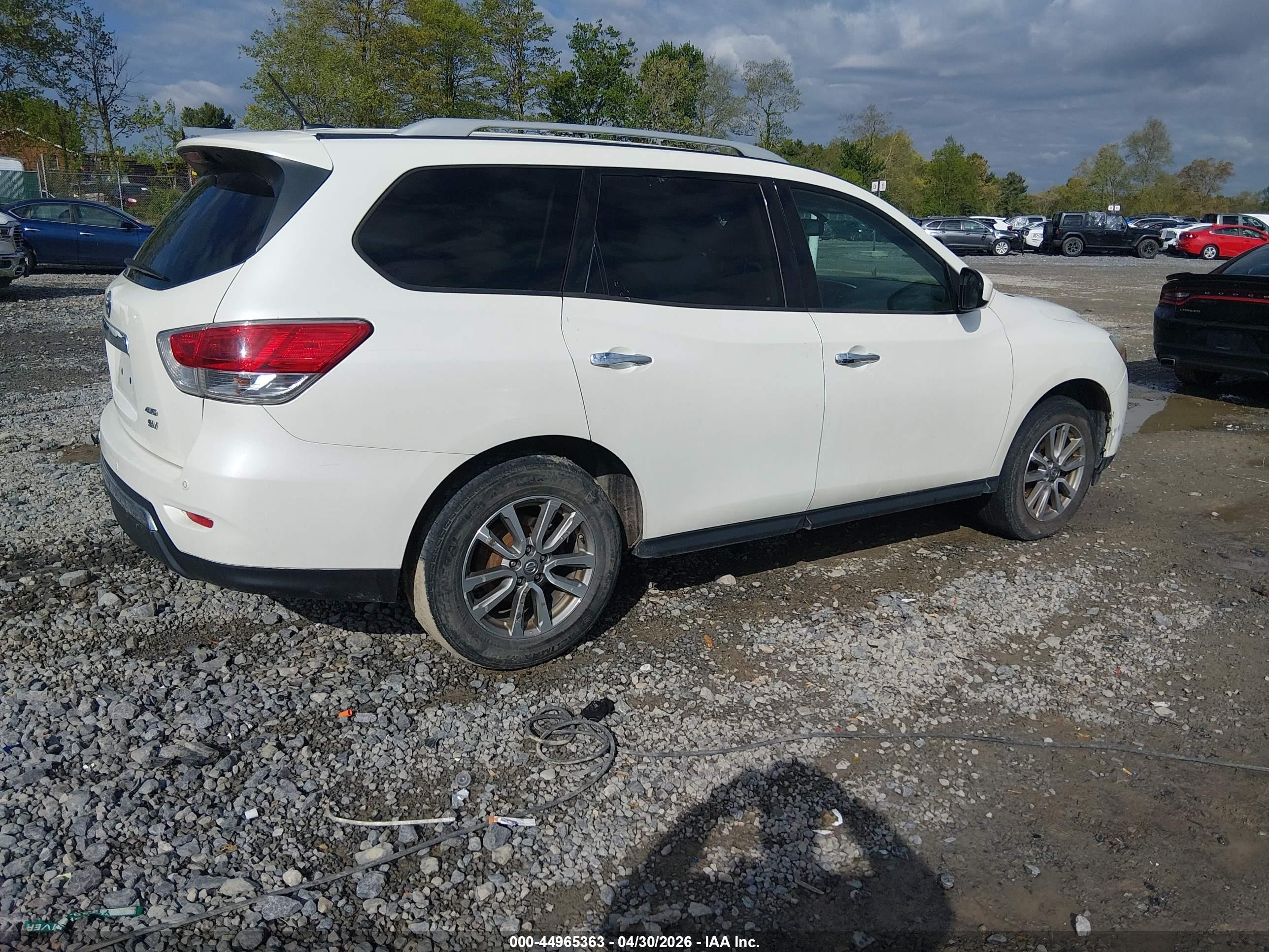 2015 Nissan Pathfinder Sv White vin: 5N1AR2MN2FC609492