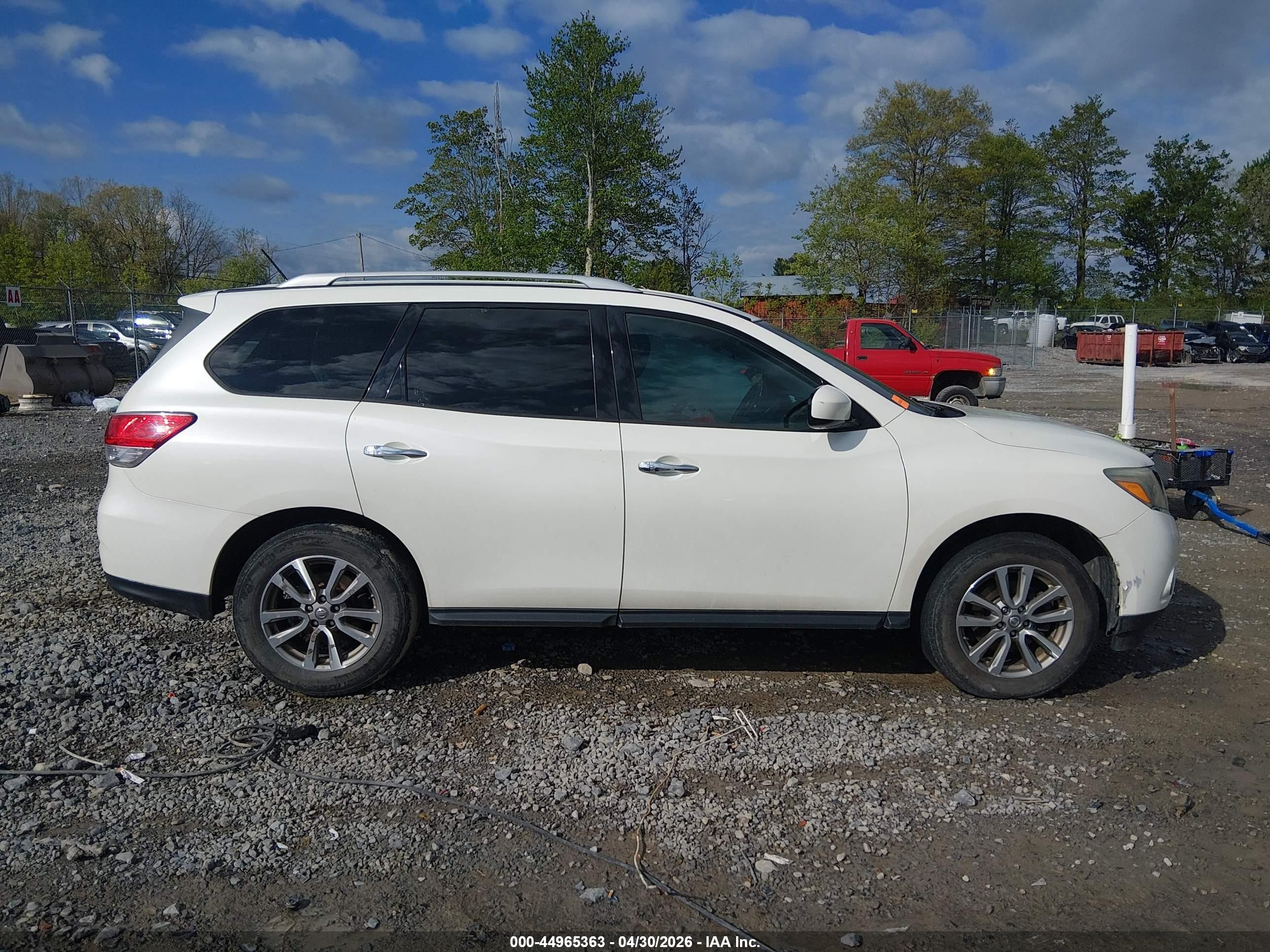 2015 Nissan Pathfinder Sv White vin: 5N1AR2MN2FC609492