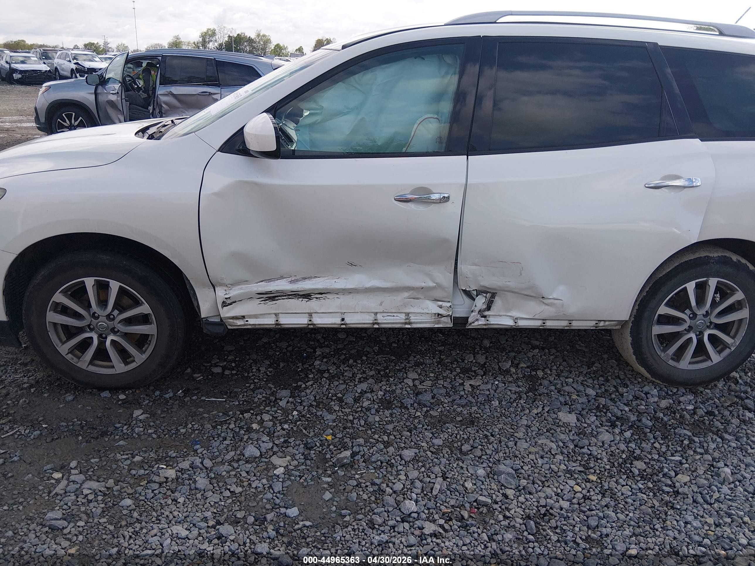 2015 Nissan Pathfinder Sv White vin: 5N1AR2MN2FC609492