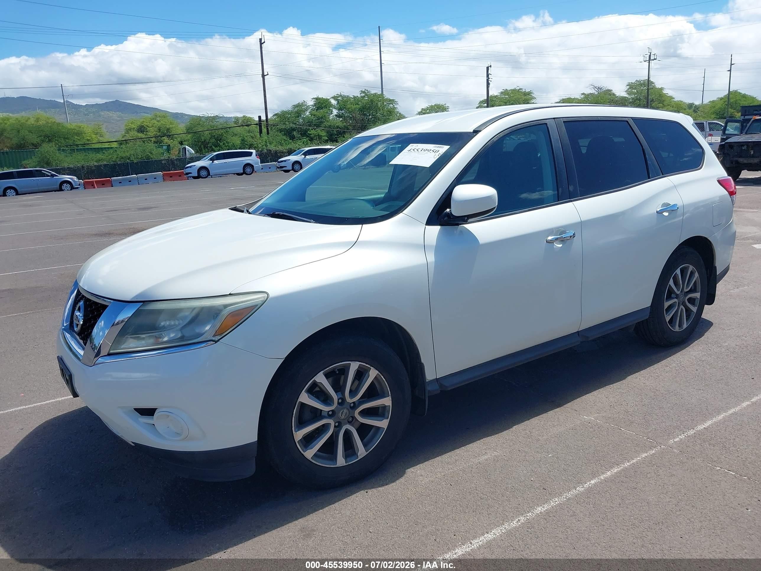 2015 Nissan Pathfinder S White vin: 5N1AR2MN2FC619939