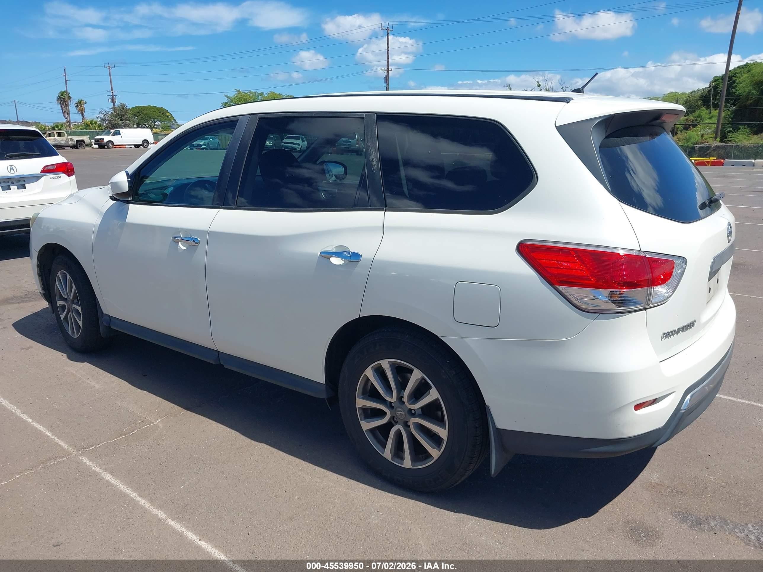 2015 Nissan Pathfinder S White vin: 5N1AR2MN2FC619939