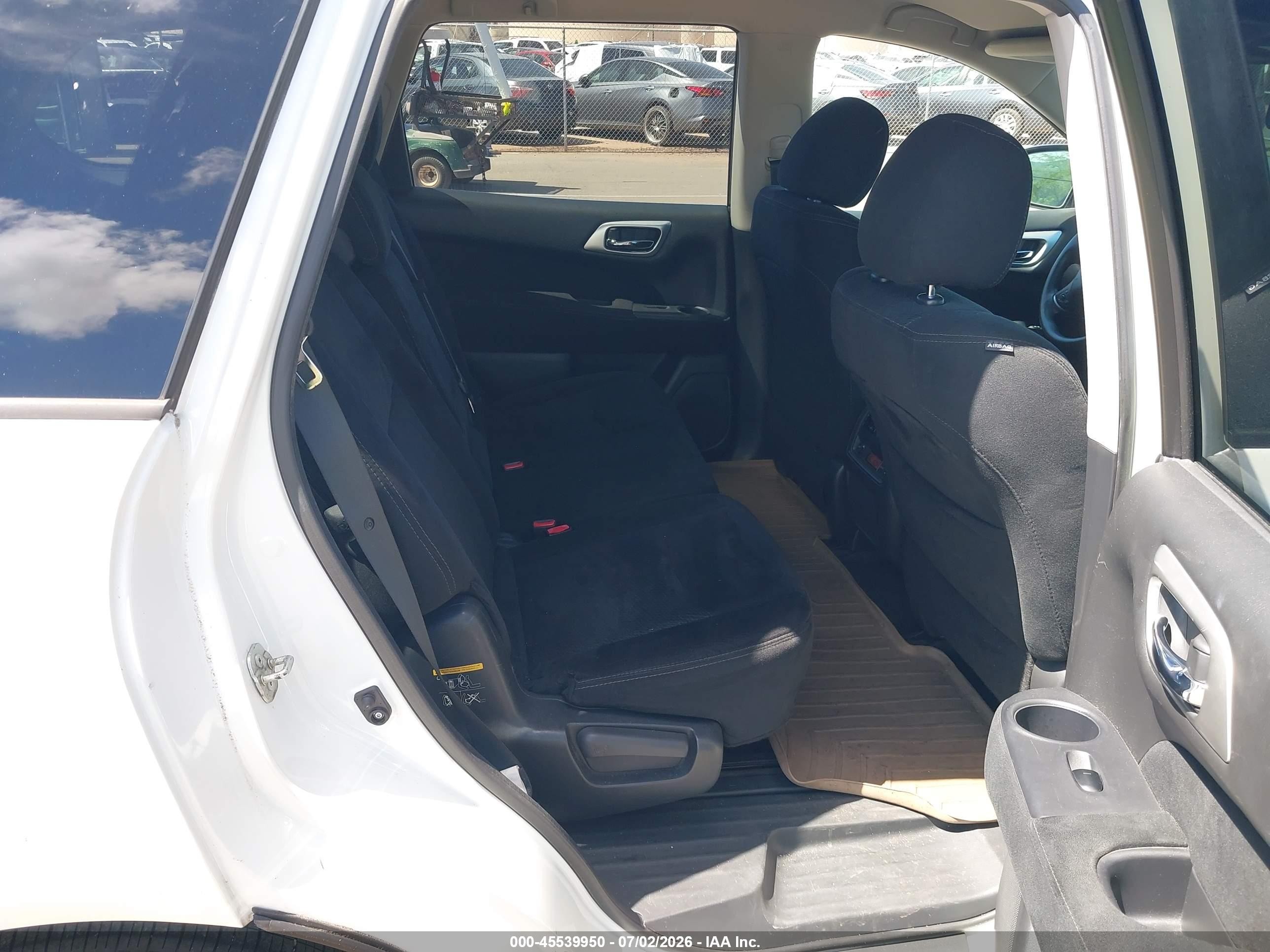 2015 Nissan Pathfinder S White vin: 5N1AR2MN2FC619939